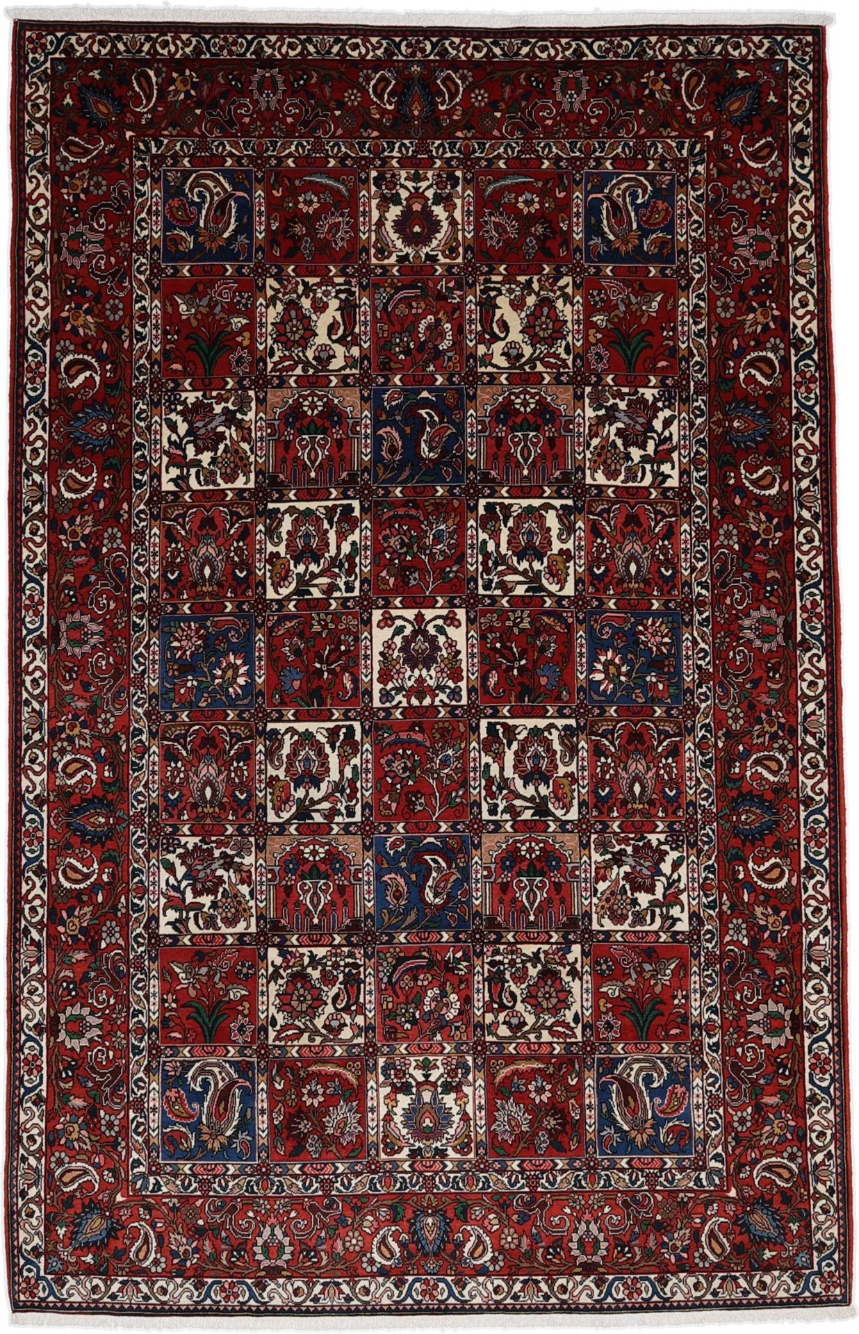 Bakhtiari Persian Rug 213 × 313 cm in Wool, hand-knotted