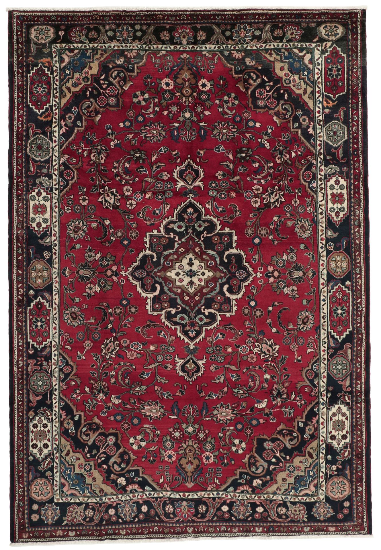 Hamadan Persian Rug 212 × 315 cm, hand-knotted