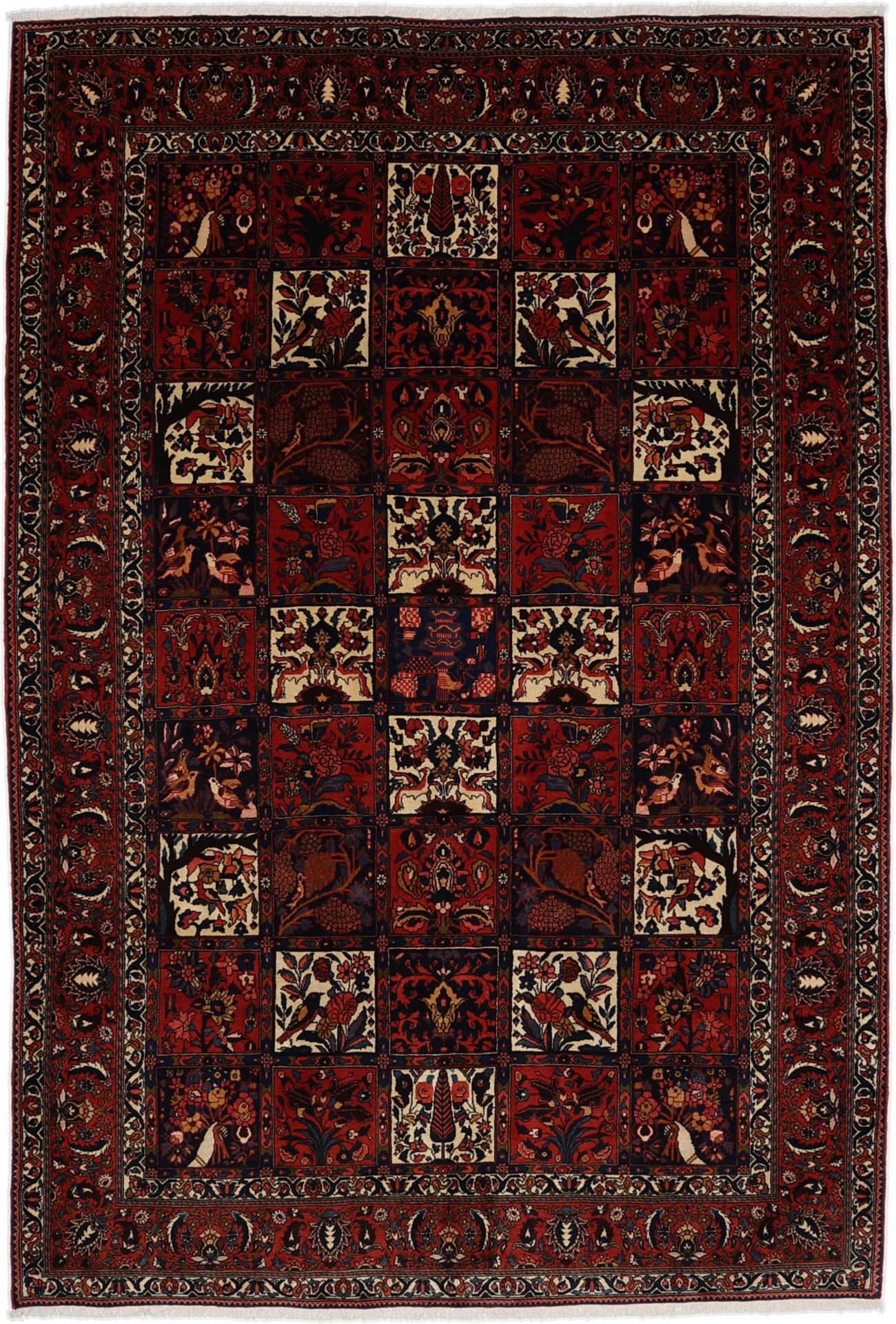 Wool Bakhtiari Persian Rug 217 × 315 cm, hand-knotted