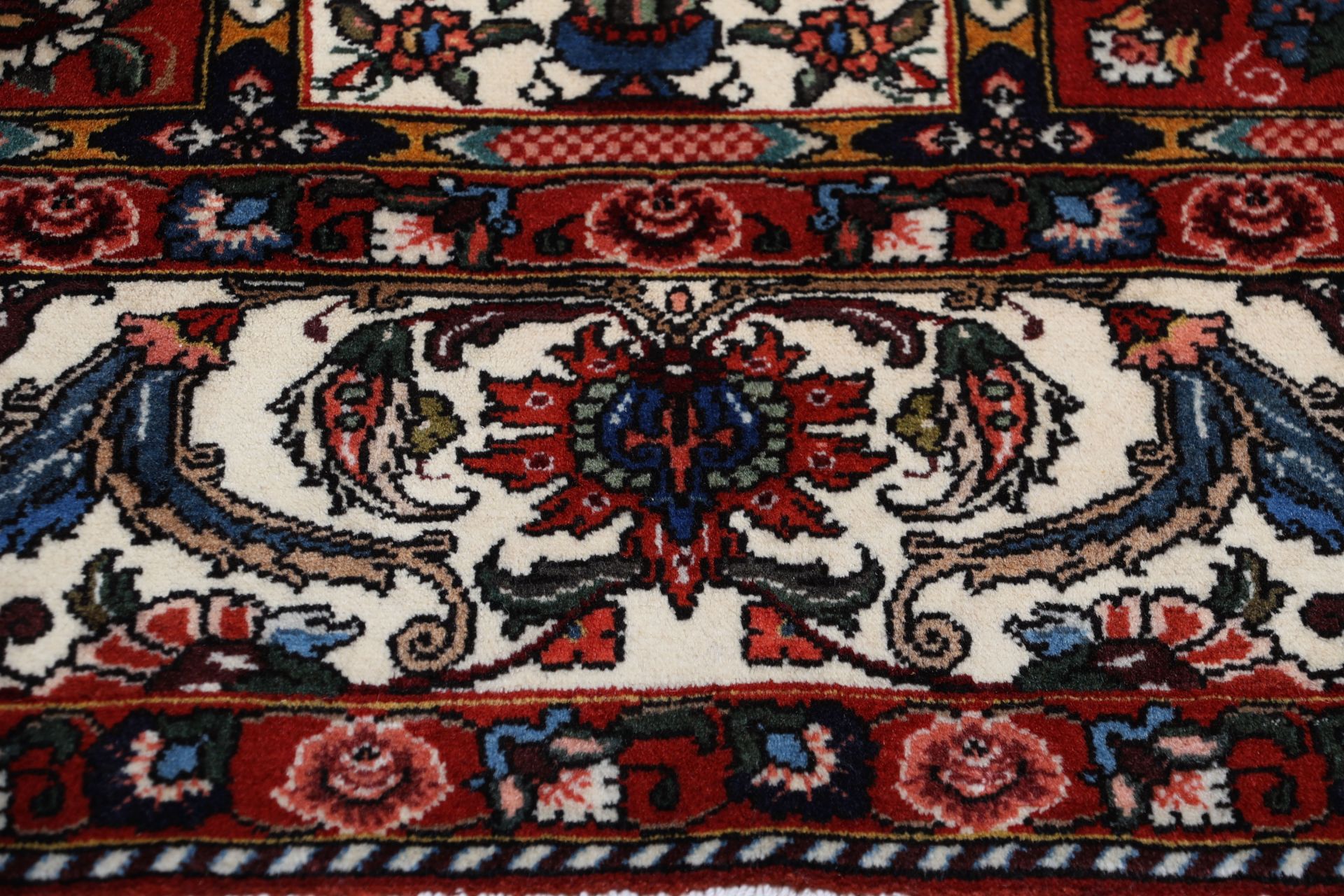 Wool Bakhtiari Persian Rug 205 × 302 cm, hand-knotted - Image 7