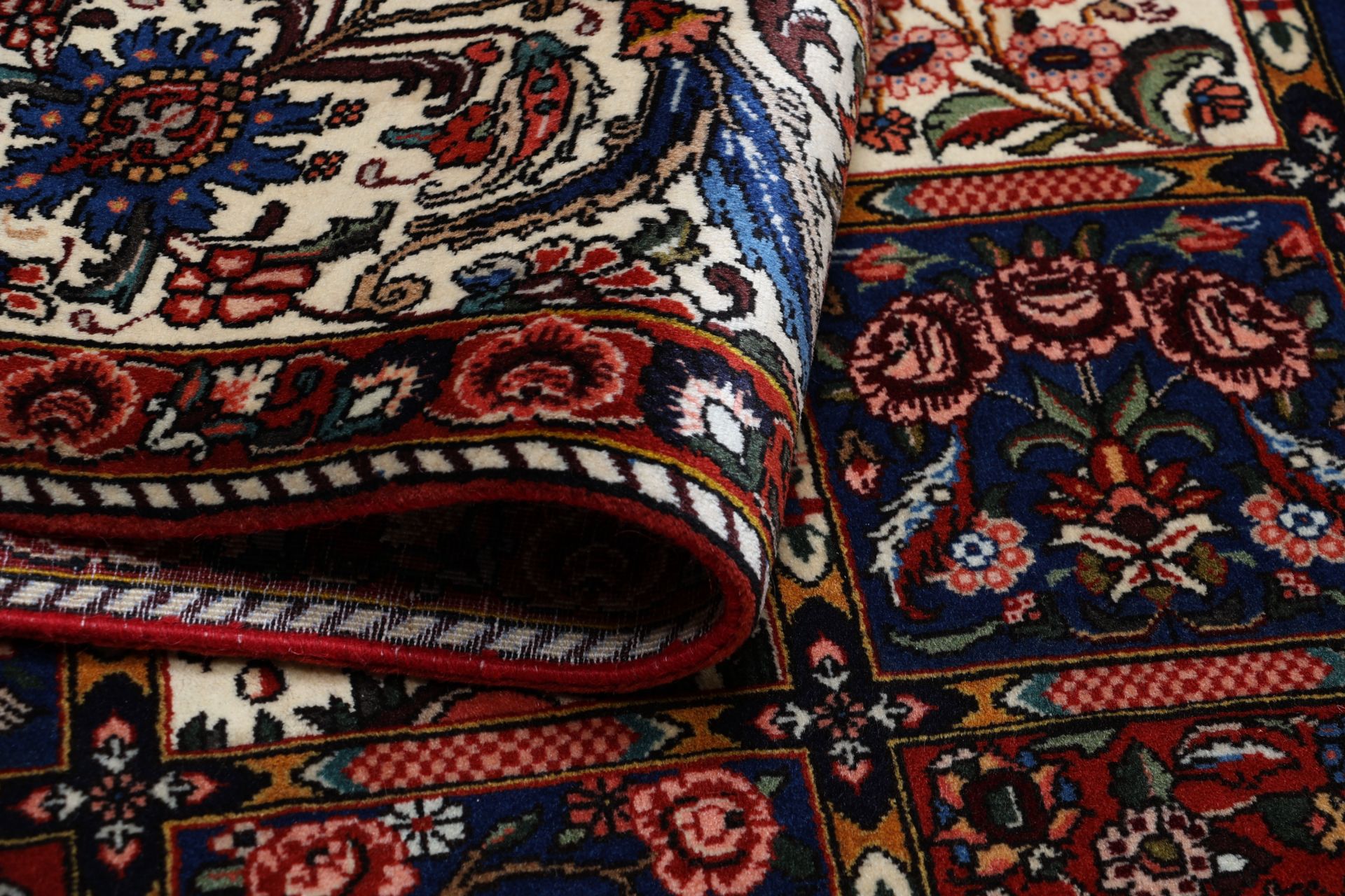 Wool Bakhtiari Persian Rug 205 × 302 cm, hand-knotted - Image 10