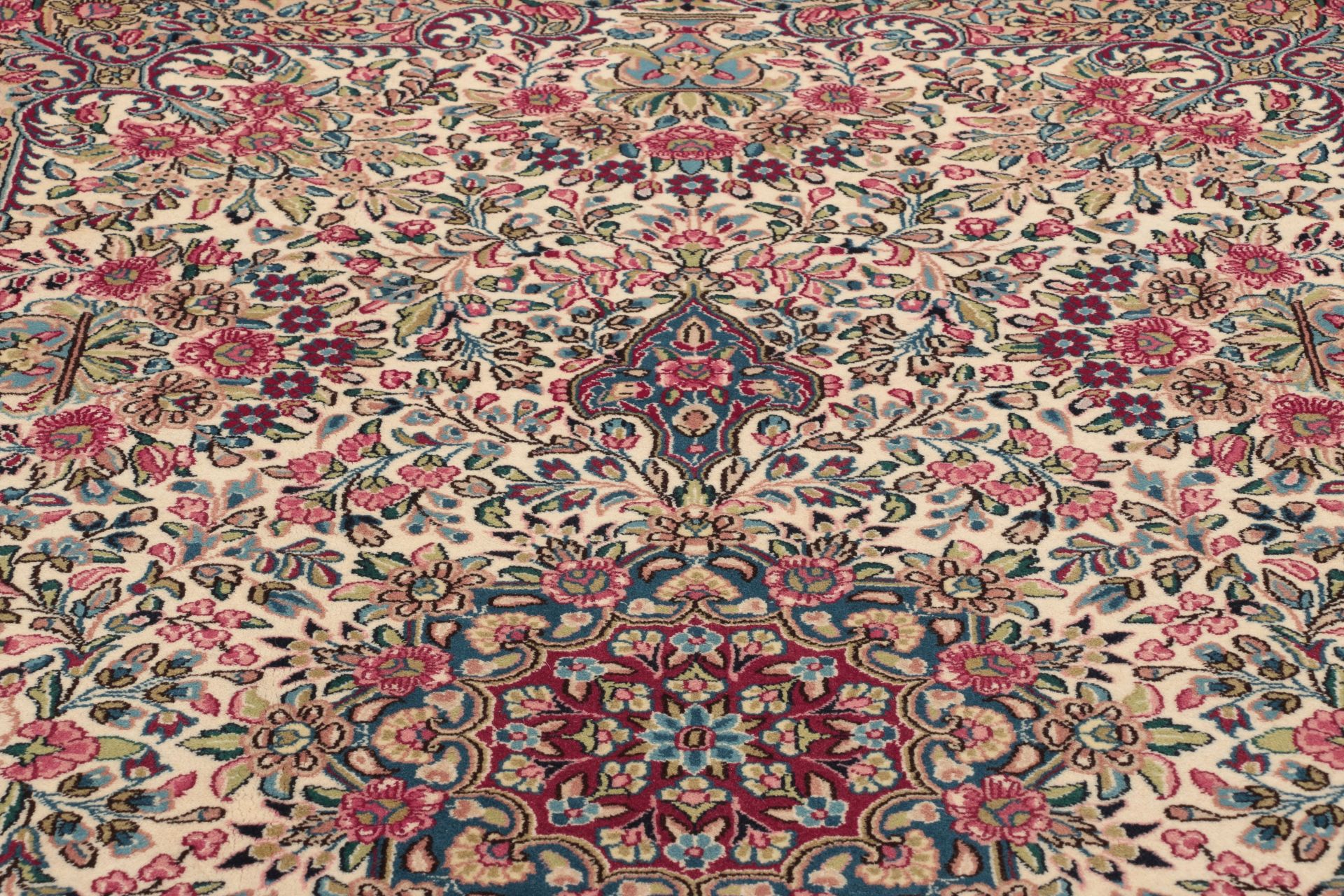 Hand-Knotted Kerman Persian Rug, 200 × 300 cm, Wool - Image 4