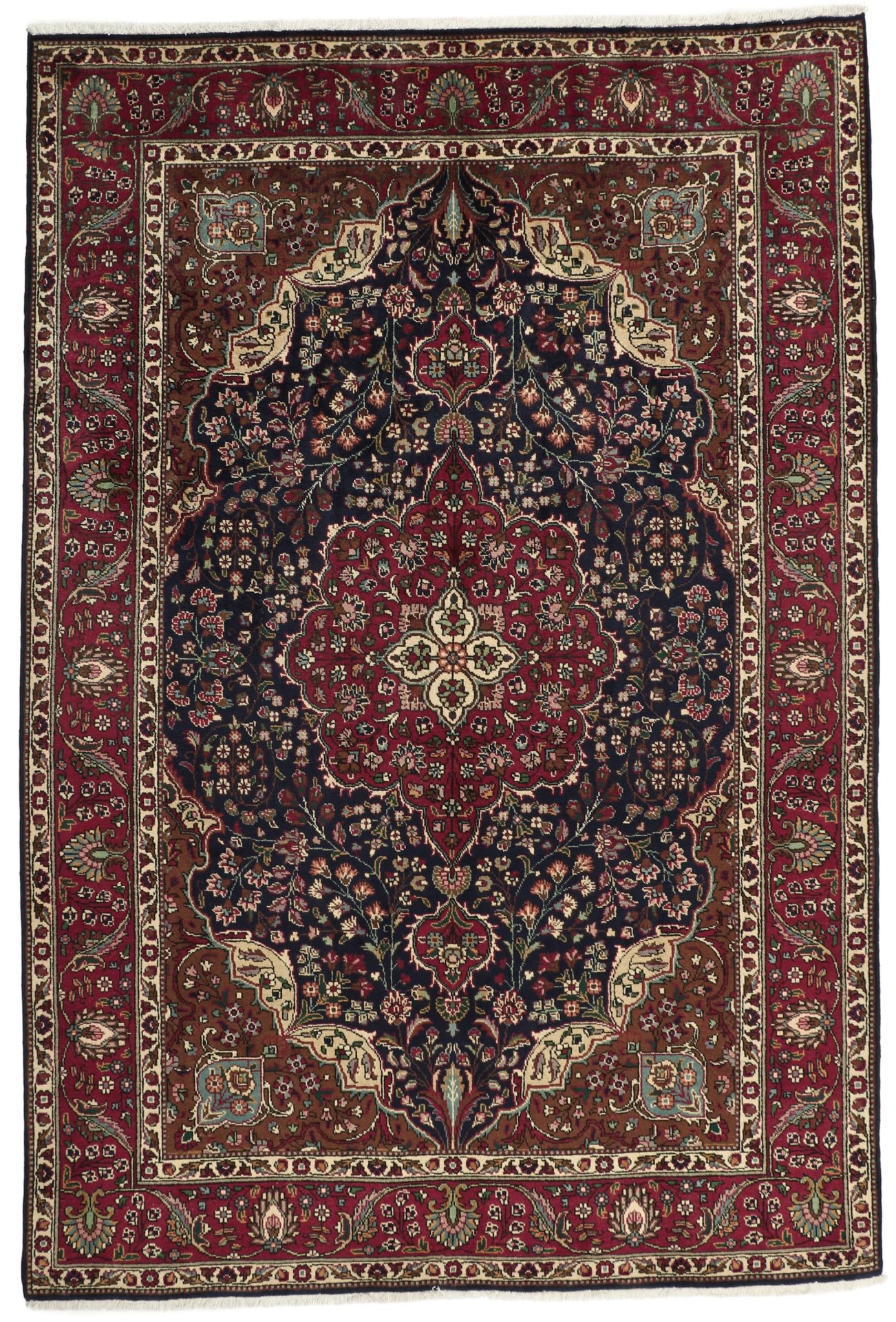 Tabriz Persian Rug 198 × 292 cm, hand-knotted