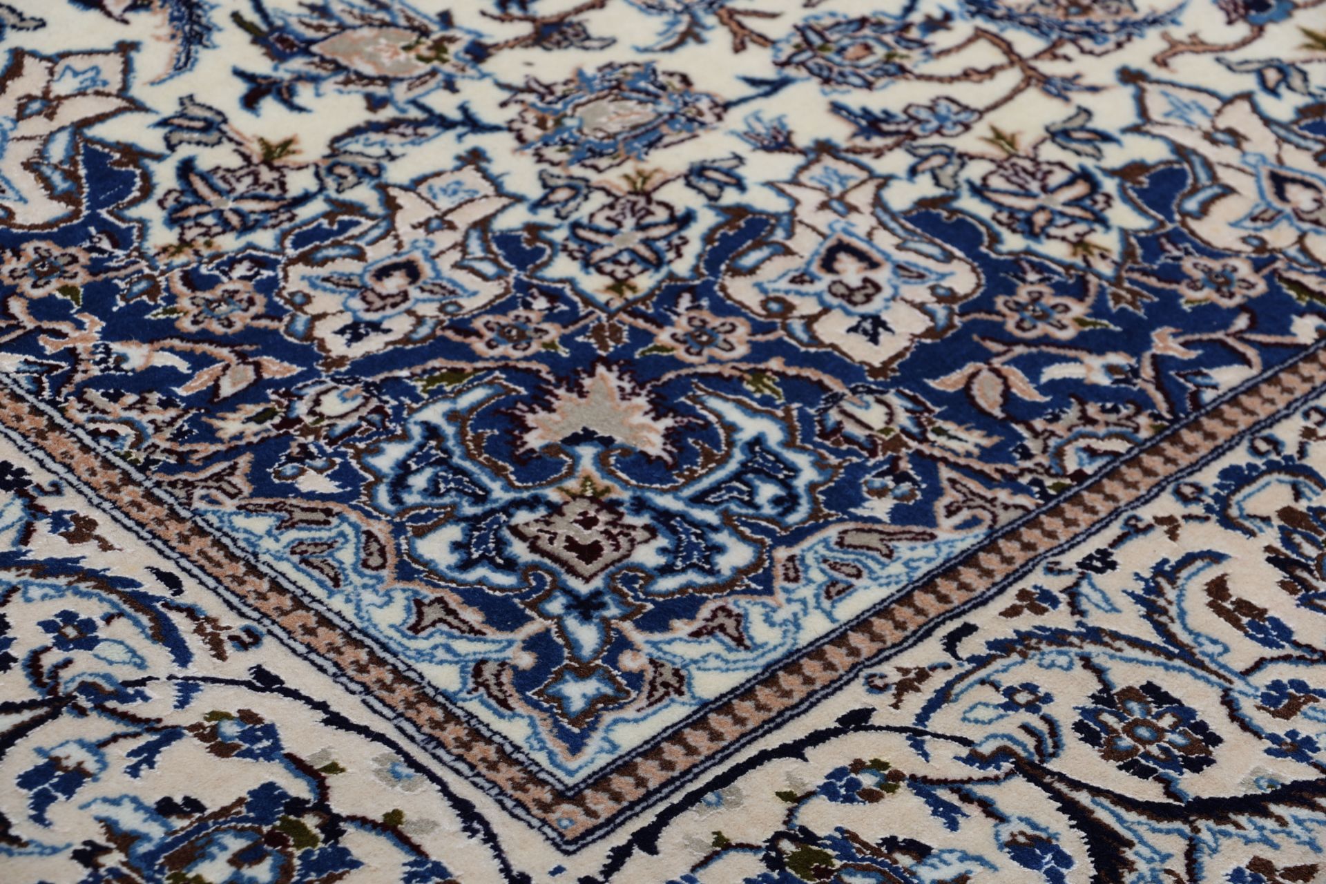 Nain Persian Rug 193 × 290 cm in Wool, hand-knotted - Image 5