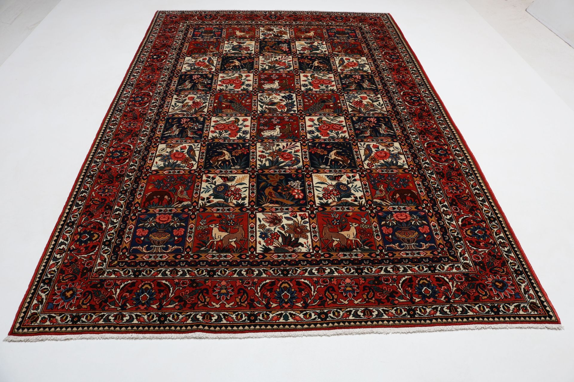 Wool Bakhtiari Persian Rug 215 × 323 cm, hand-knotted - Image 8