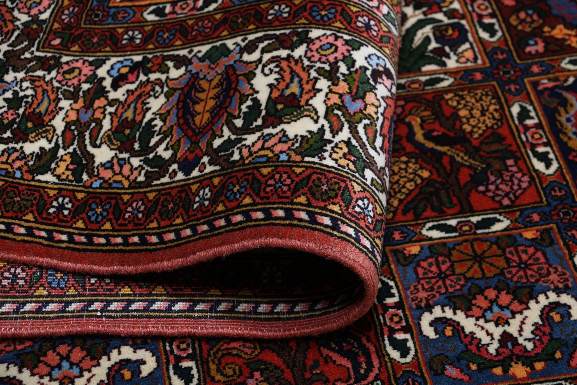Wool Bakhtiari Persian Rug 197 × 296 cm, hand-knotted - Image 10