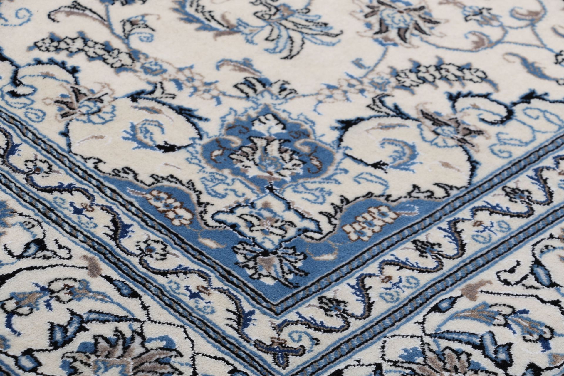 Hand-Knotted Nain Persian Rug, 196 × 299 cm, Wool - Image 5