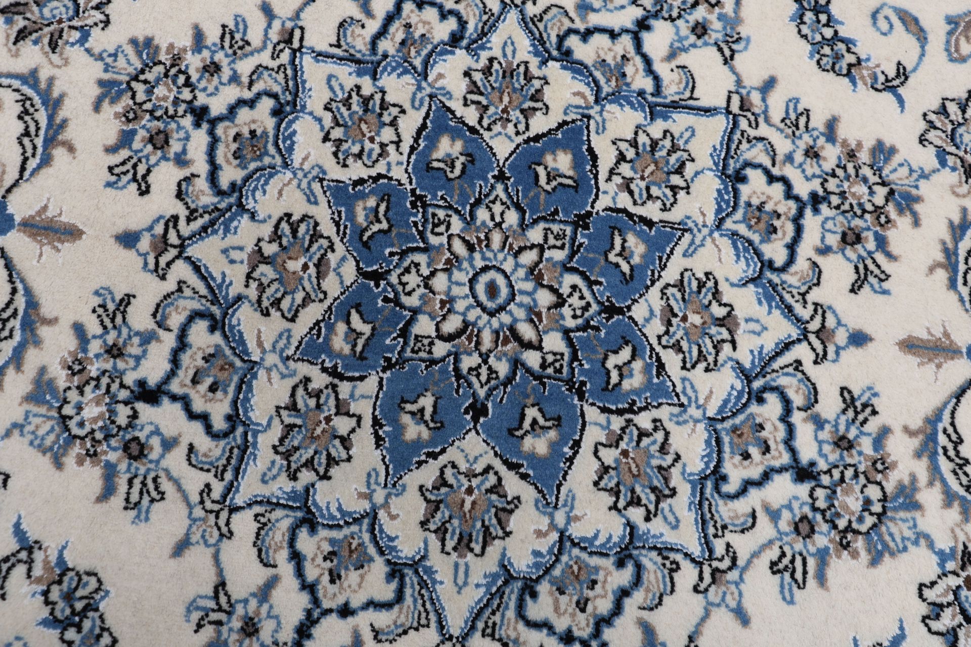 Hand-Knotted Nain Persian Rug, 196 × 299 cm, Wool - Image 9