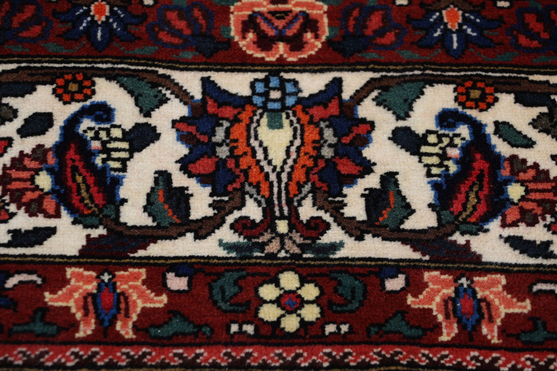 Wool Bakhtiari Persian Rug 205 × 315 cm, hand-knotted - Image 7