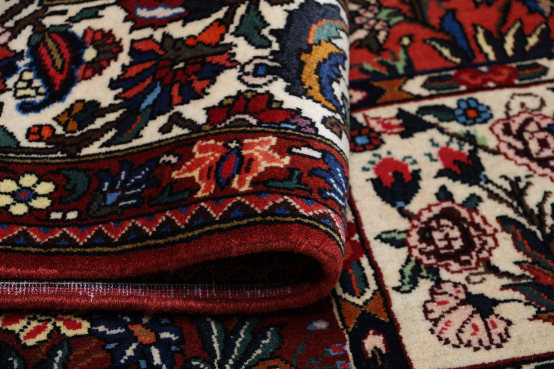 Wool Bakhtiari Persian Rug 205 × 315 cm, hand-knotted - Image 10