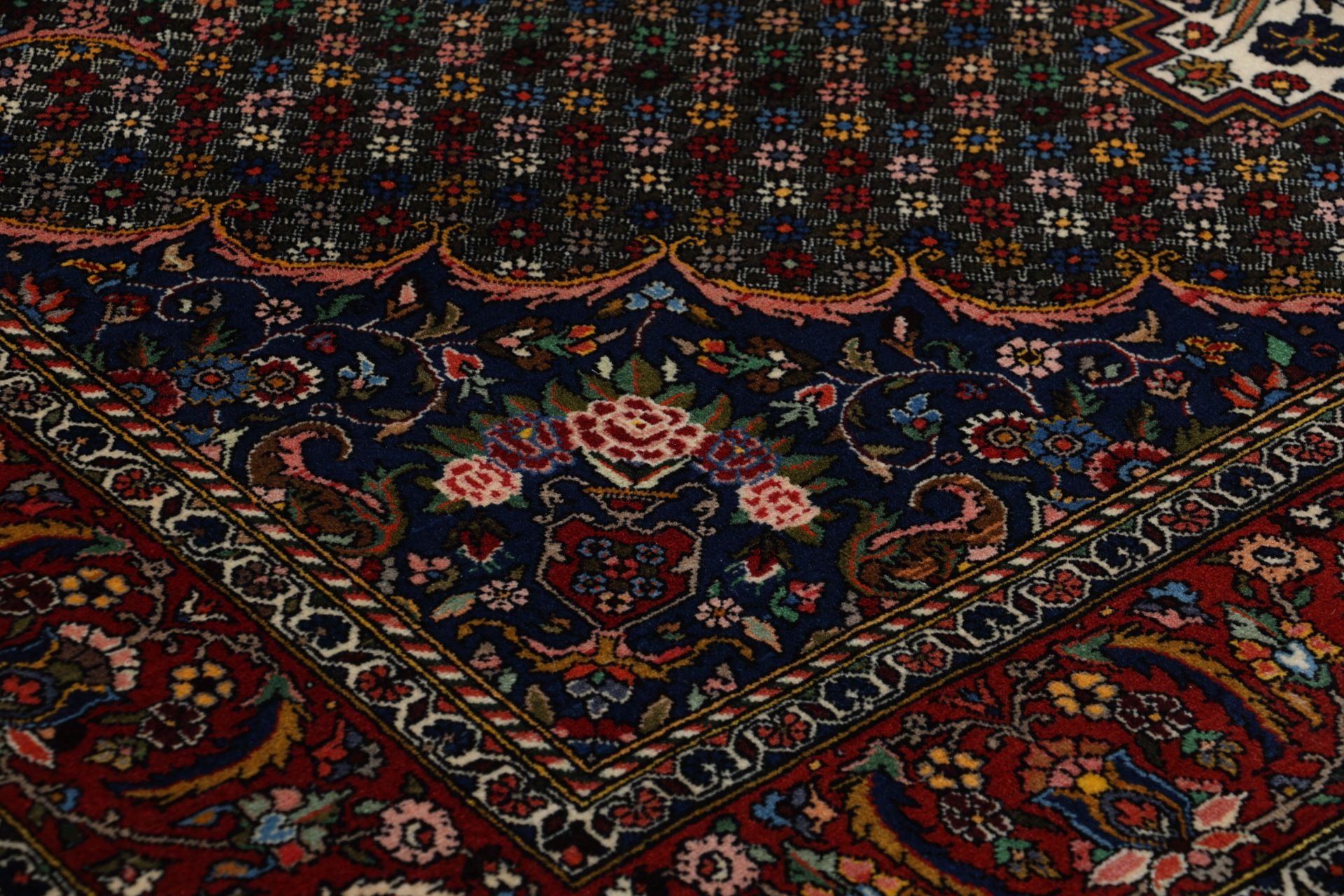 Hand-Knotted Bakhtiari Persian Rug, 200 × 300 cm, Wool - Image 5