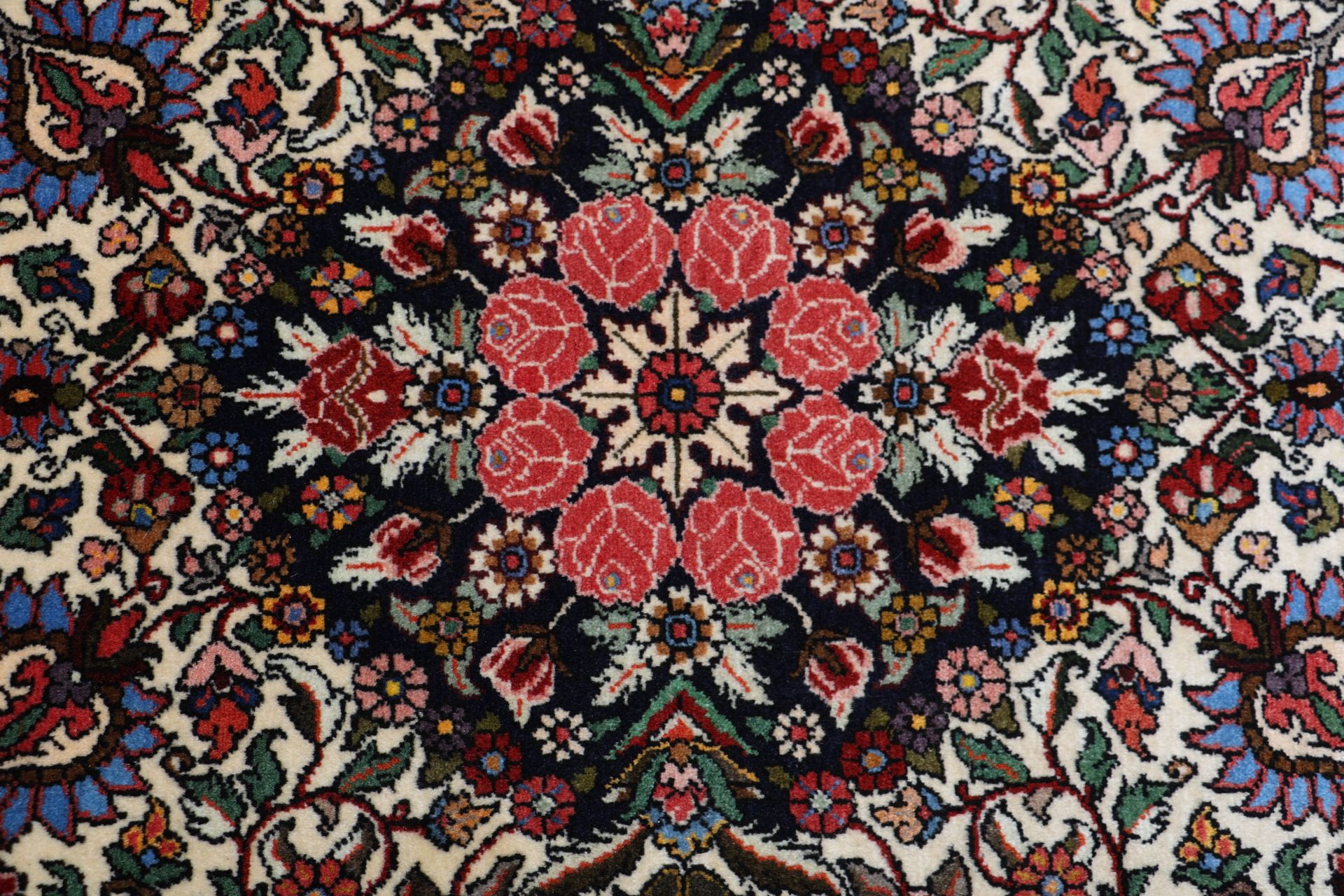 Hand-Knotted Bakhtiari Persian Rug, 200 × 300 cm, Wool - Image 9