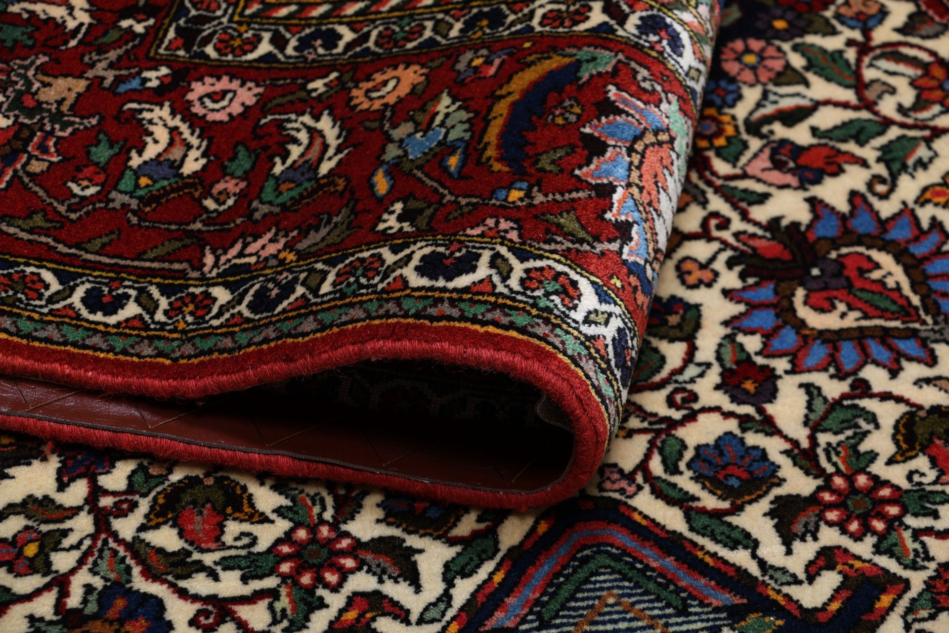 Hand-Knotted Bakhtiari Persian Rug, 200 × 300 cm, Wool - Image 10