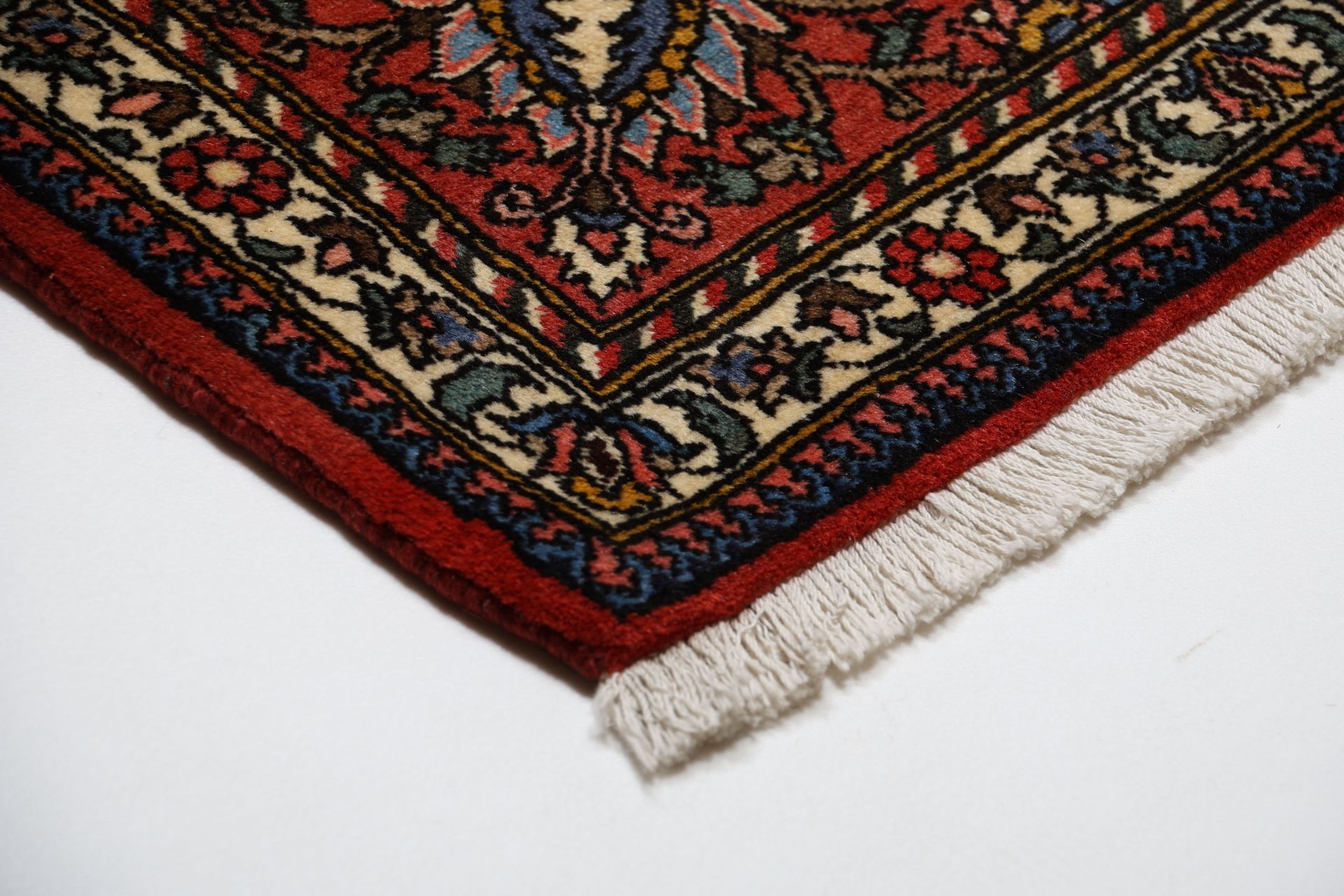 Bakhtiari Persian Rug 208 × 300 cm in Wool, hand-knotted - Image 6