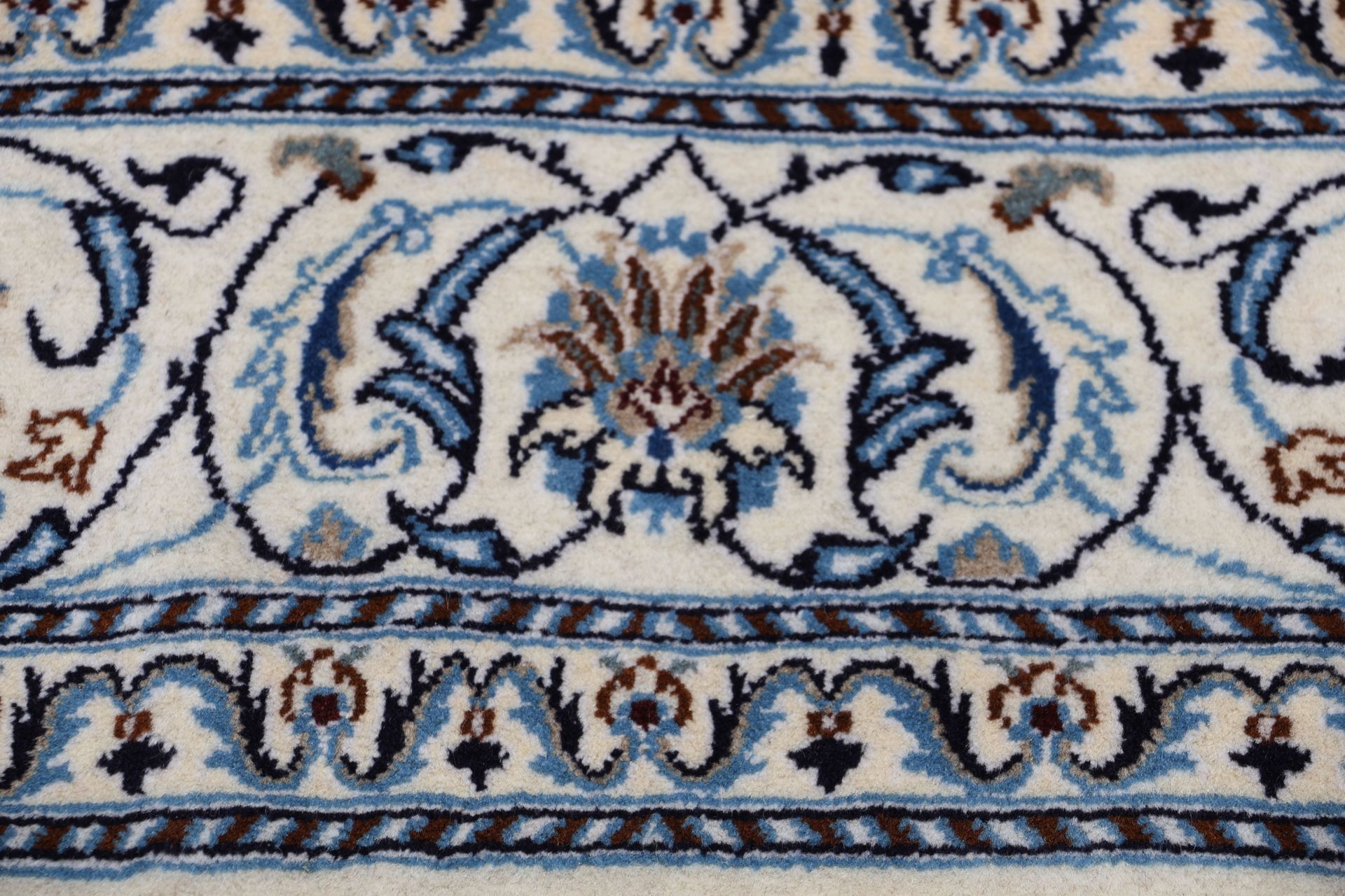Nain Persian Rug 192 × 292 cm in Wool, hand-knotted - Image 7