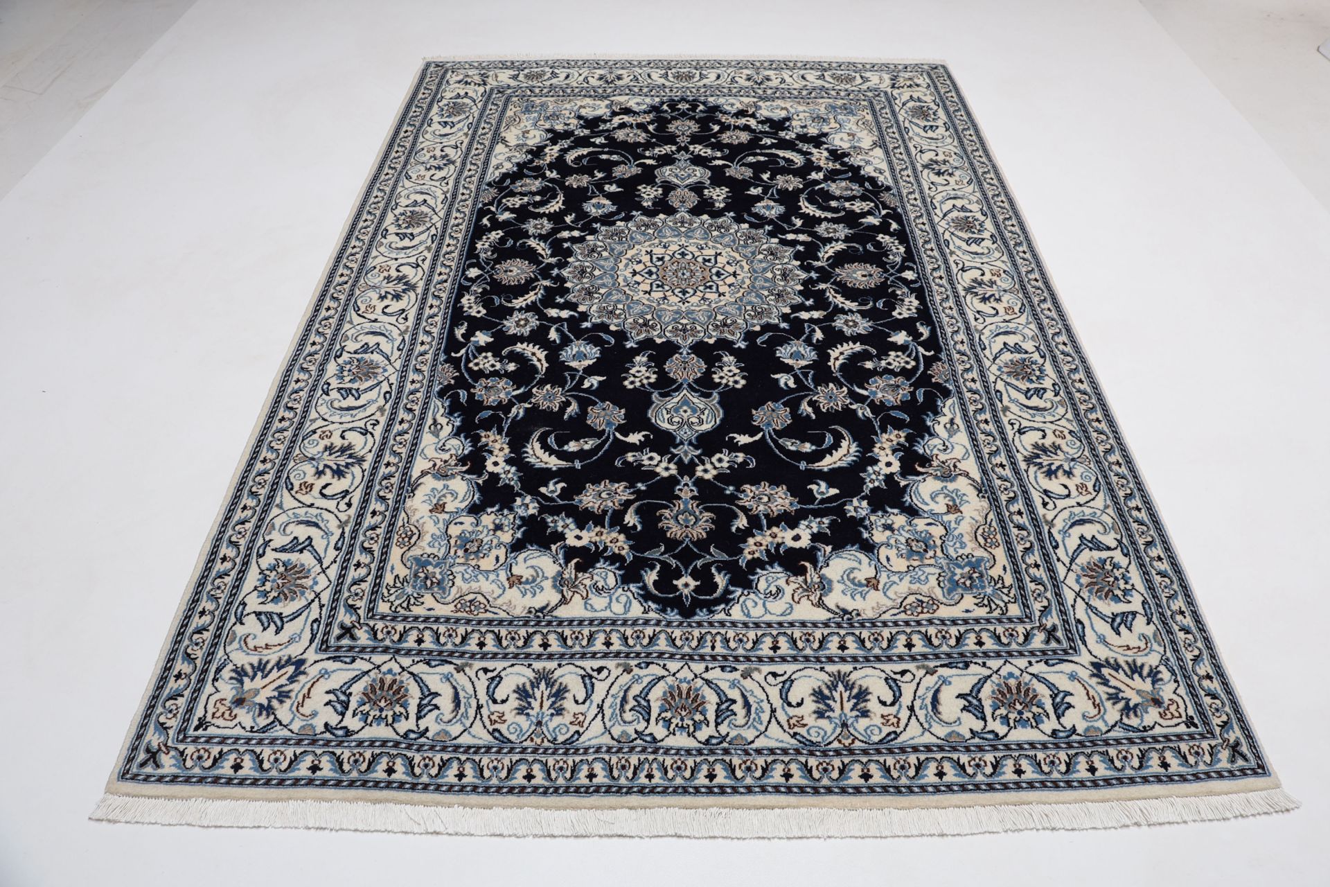 Nain Persian Rug 192 × 292 cm in Wool, hand-knotted - Image 8