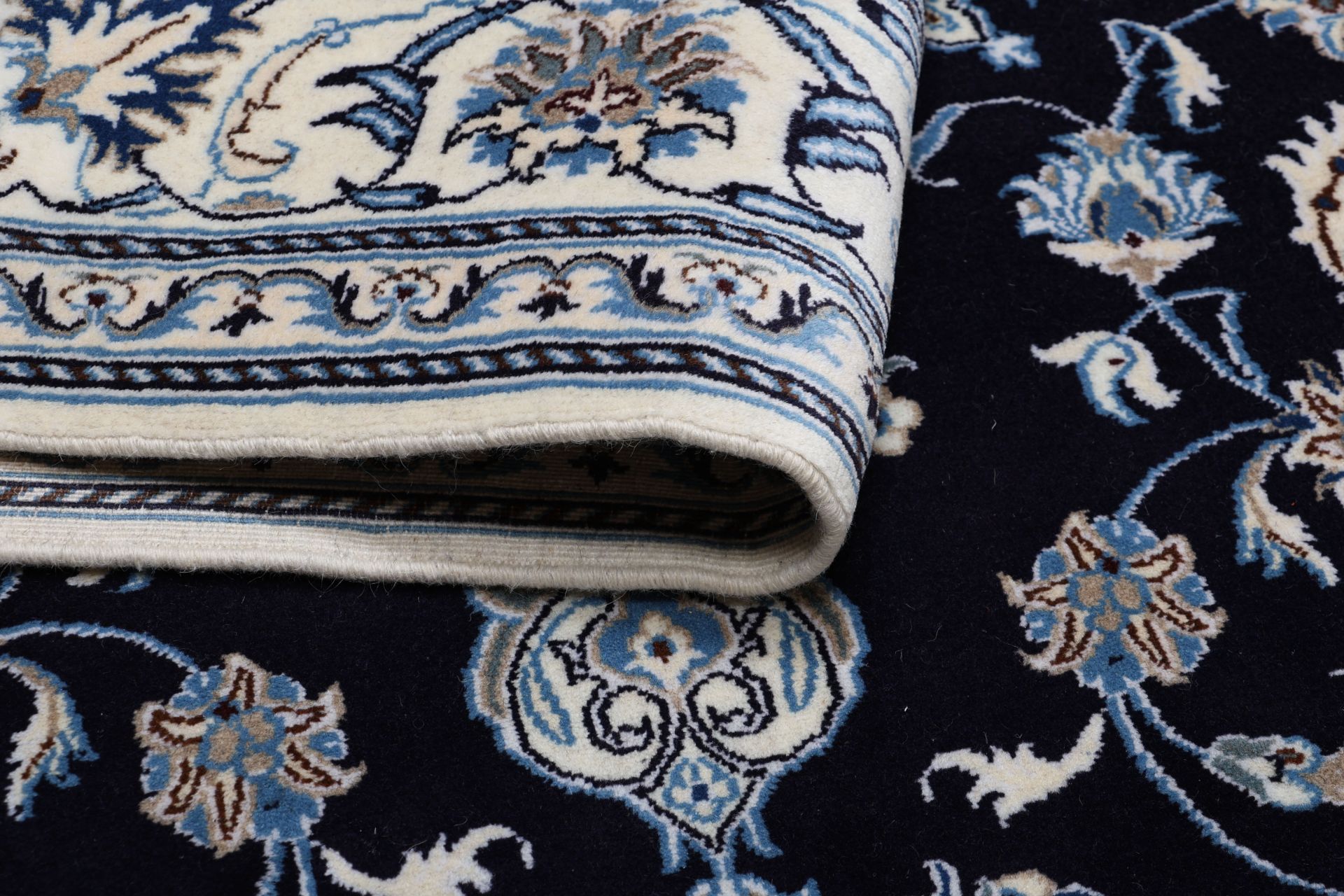 Nain Persian Rug 192 × 292 cm in Wool, hand-knotted - Image 10