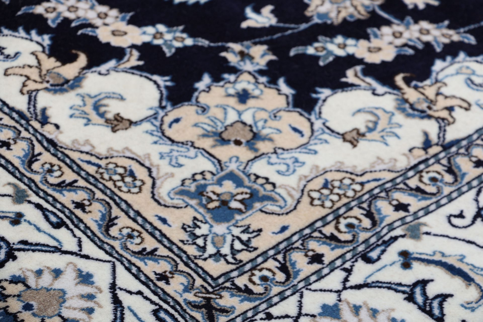 Hand-Knotted Nain Persian Rug, 192 × 294 cm, Wool - Image 5