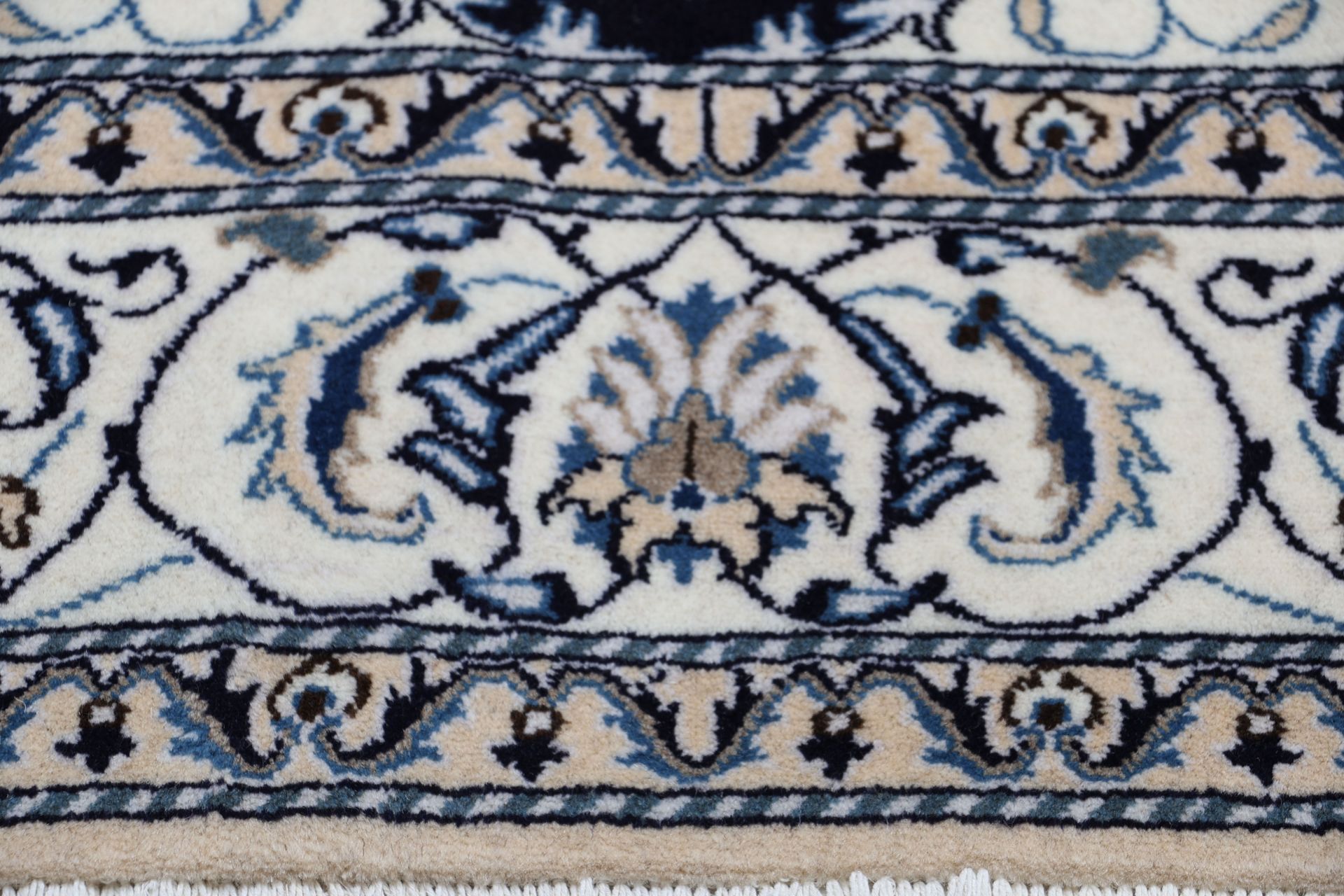 Hand-Knotted Nain Persian Rug, 192 × 294 cm, Wool - Image 7