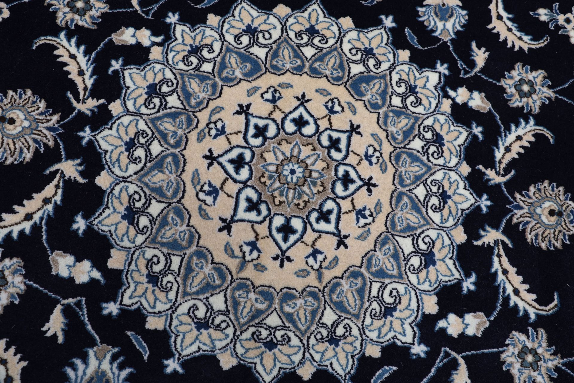 Hand-Knotted Nain Persian Rug, 192 × 294 cm, Wool - Image 9