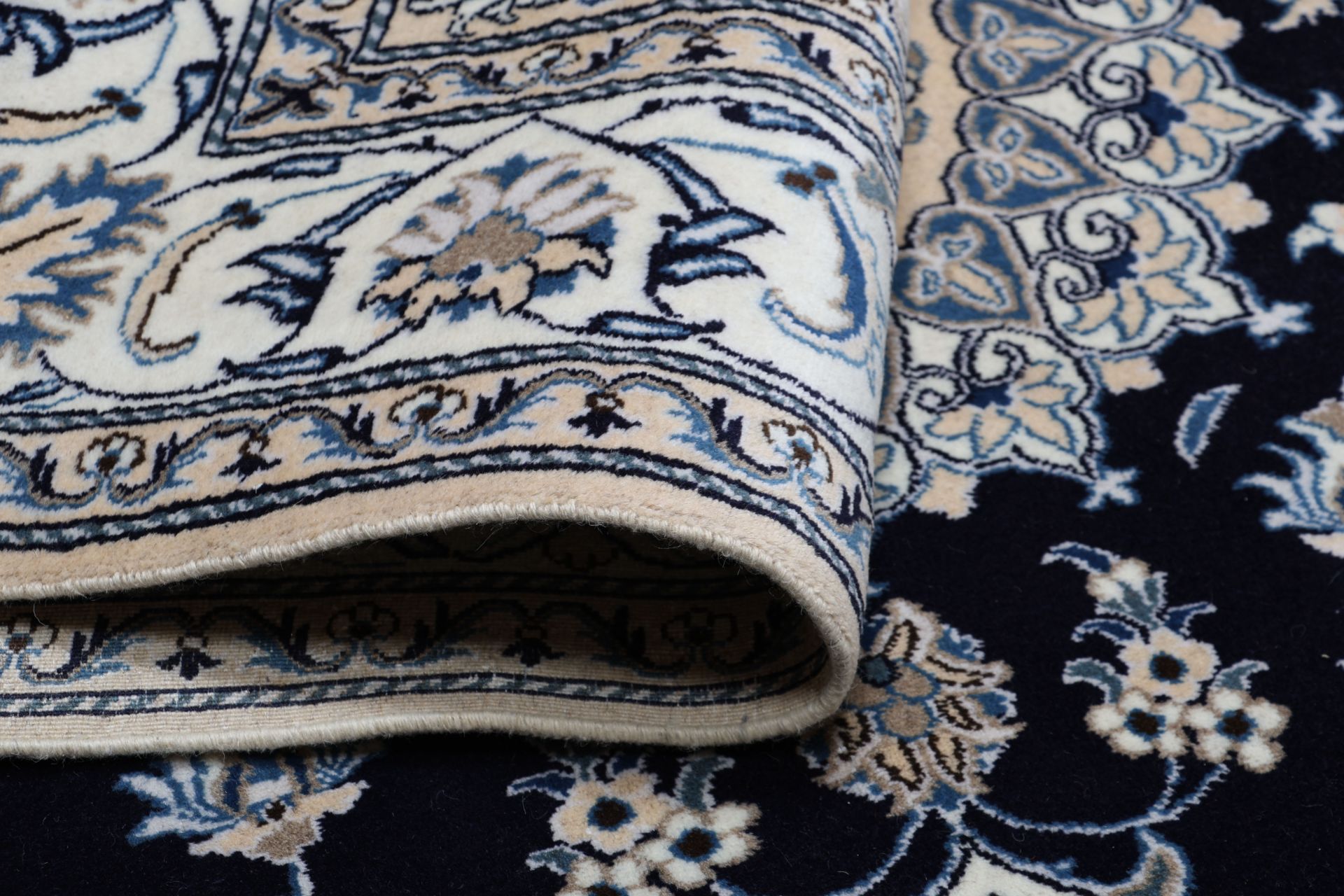 Hand-Knotted Nain Persian Rug, 192 × 294 cm, Wool - Image 10