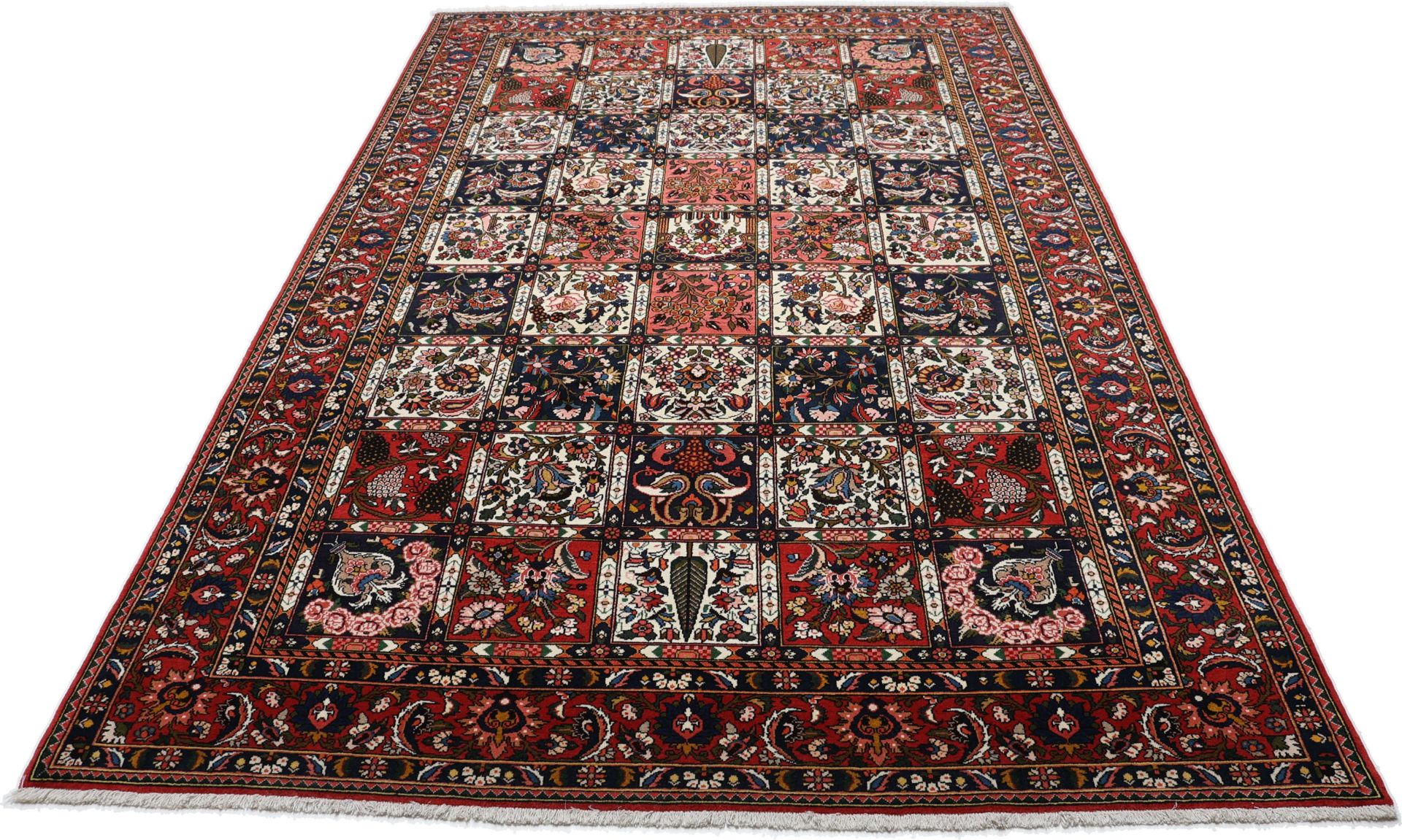 Alternative view of Bakhtiari Persian Rug 207 × 320 cm in Wool, hand-knotted