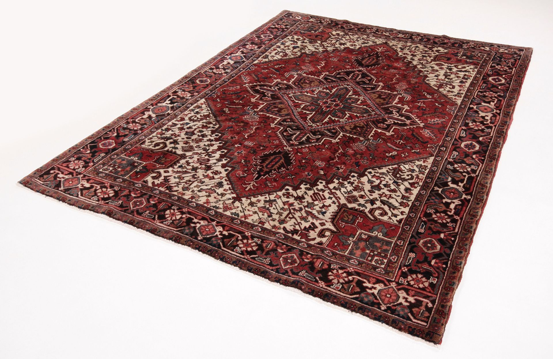 Alternative view of Hand-Knotted Heriz Persian Rug, 210 × 300 cm, Wool