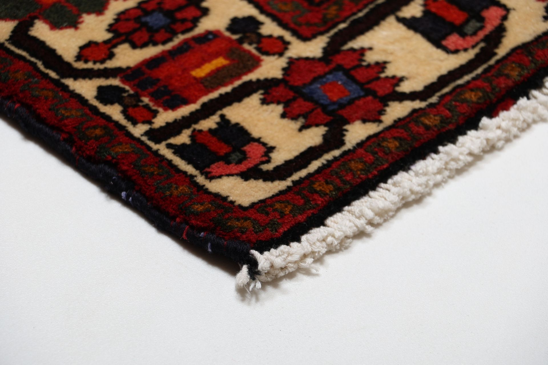 Bakhtiari Persian Rug 208 × 306 cm in Wool, hand-knotted - Image 6
