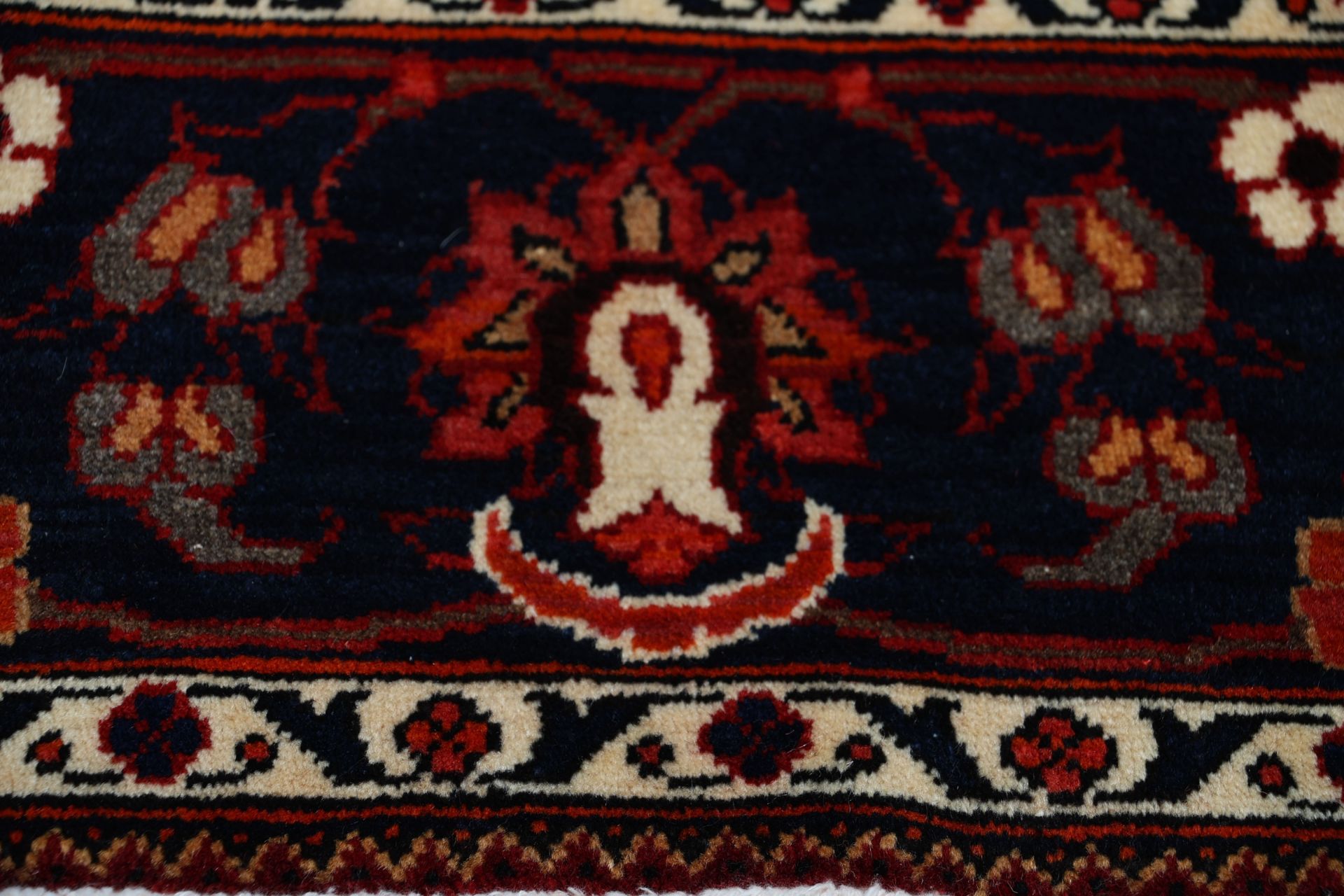 Bakhtiari Persian Rug 210 × 310 cm in Wool, hand-knotted - Image 7
