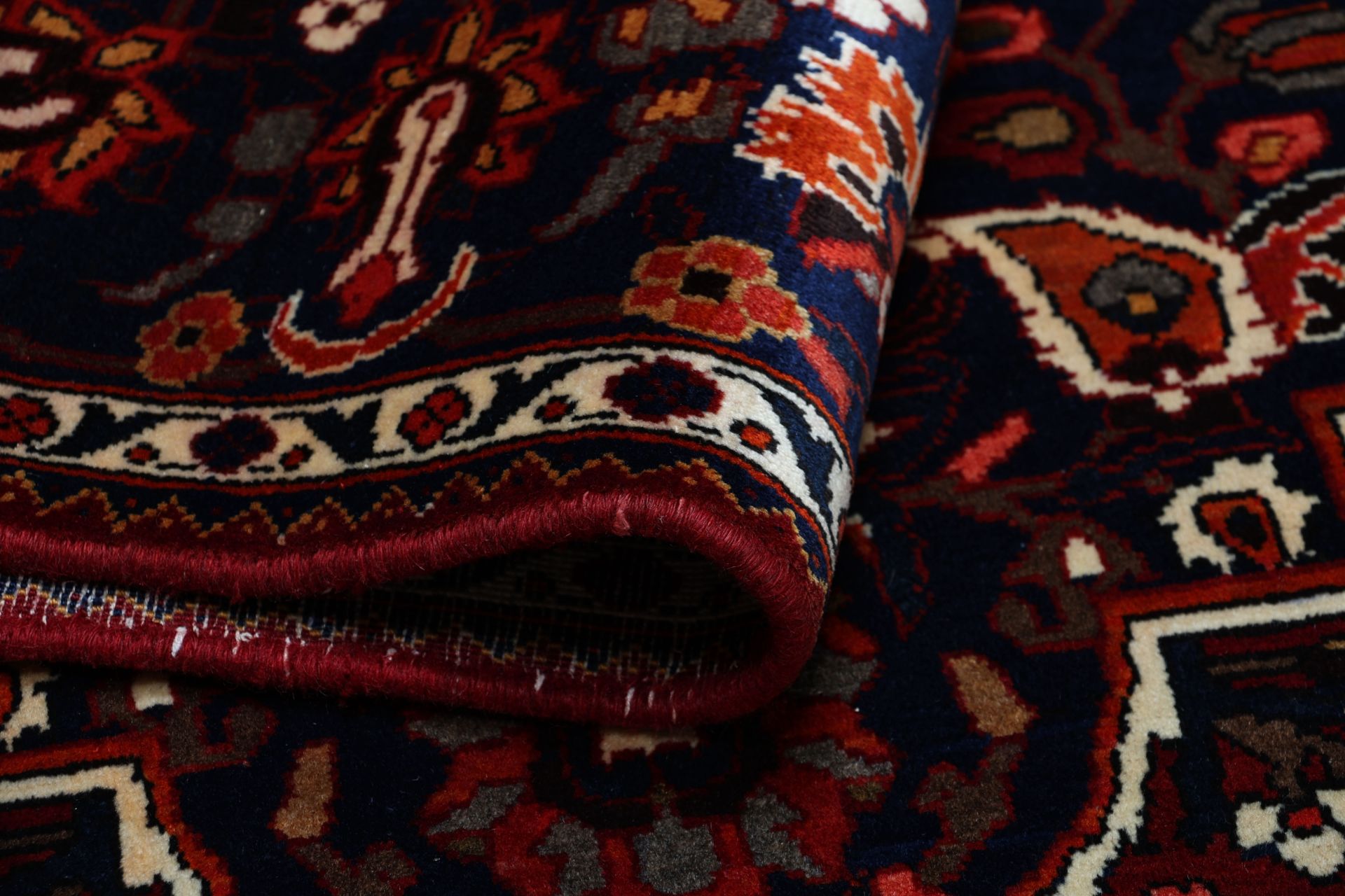 Bakhtiari Persian Rug 210 × 310 cm in Wool, hand-knotted - Image 10