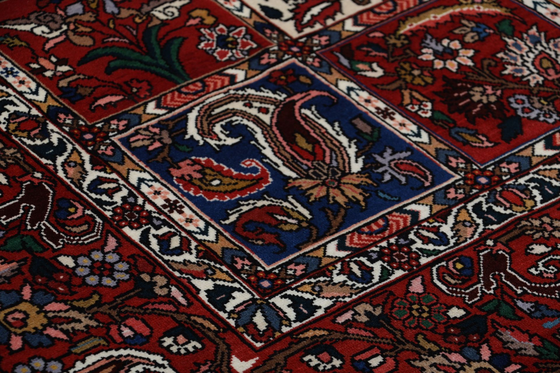 Bakhtiari Persian Rug 213 × 313 cm in Wool, hand-knotted - Image 5