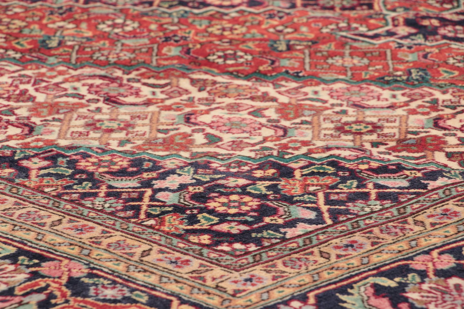 Hand-Knotted Tabriz Persian Rug, 215 × 300 cm - Image 5