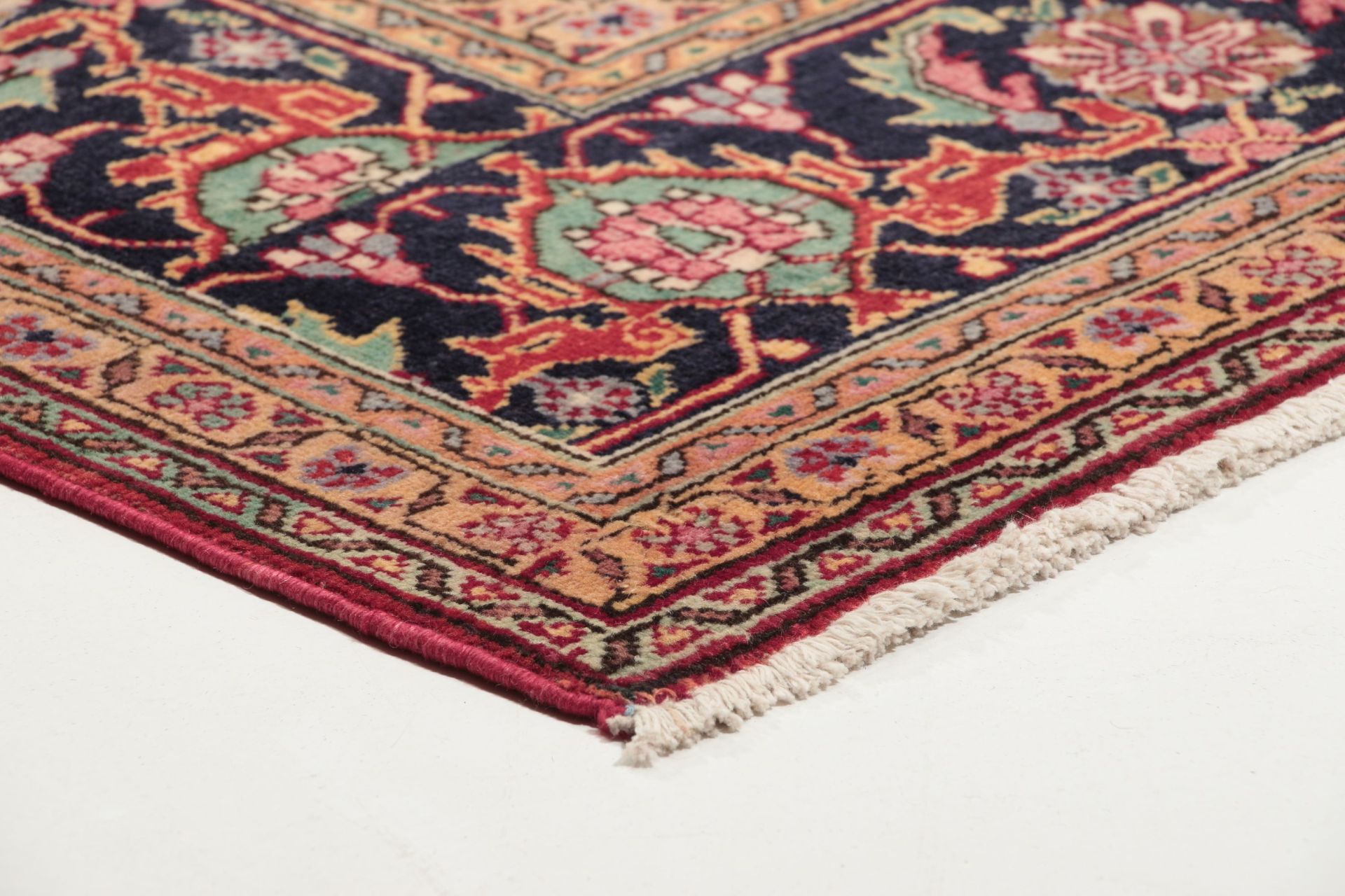 Hand-Knotted Tabriz Persian Rug, 215 × 300 cm - Image 9