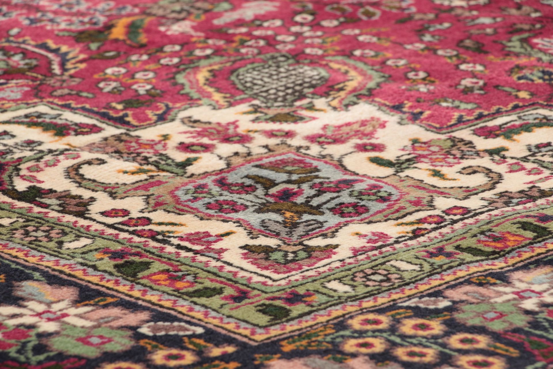 Hand-Knotted Tabriz Persian Rug, 214 × 300 cm - Image 5