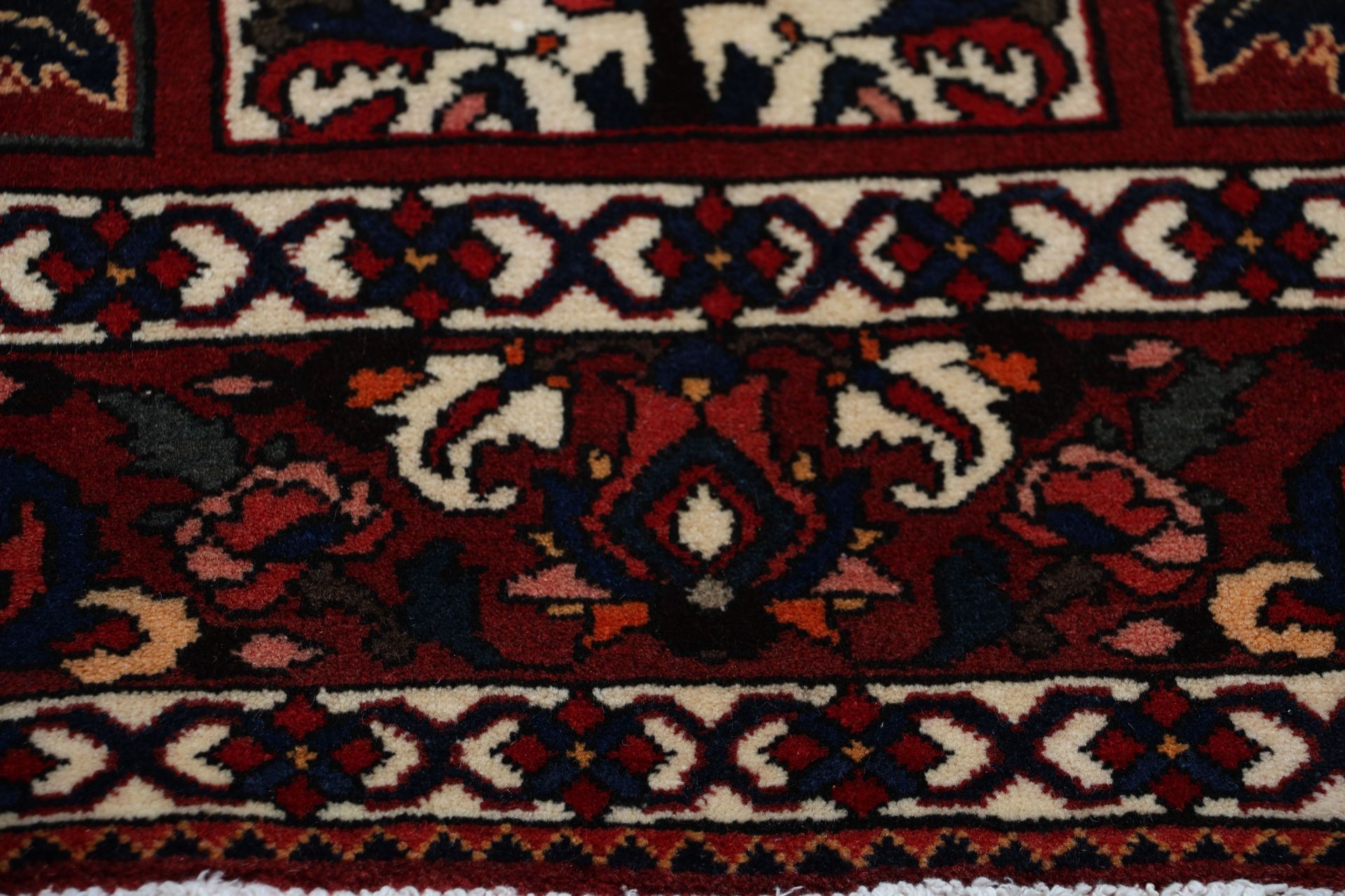 Bakhtiari Persian Rug 200 × 310 cm in Wool, hand-knotted - Image 7