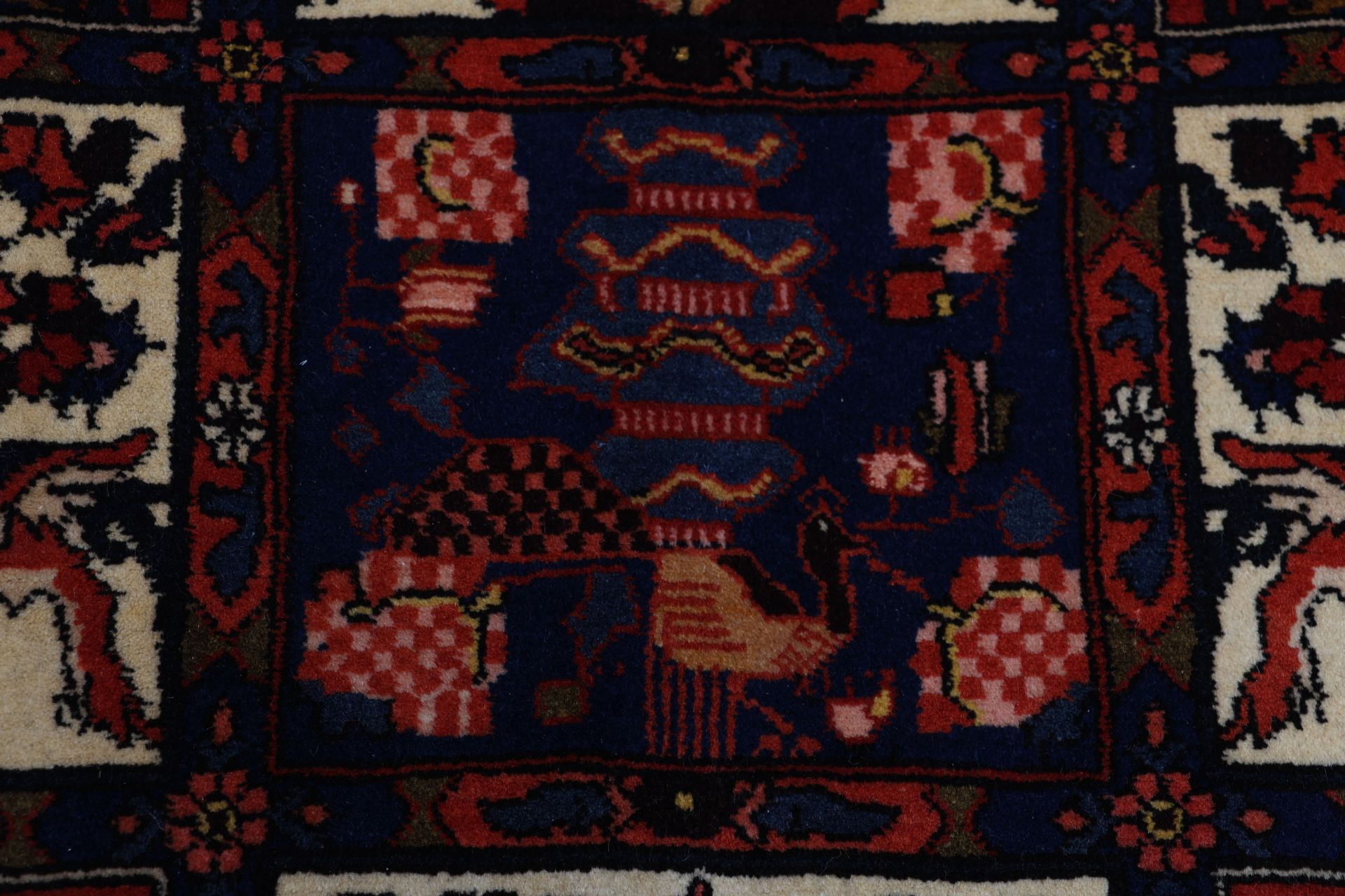 Wool Bakhtiari Persian Rug 217 × 315 cm, hand-knotted - Image 9