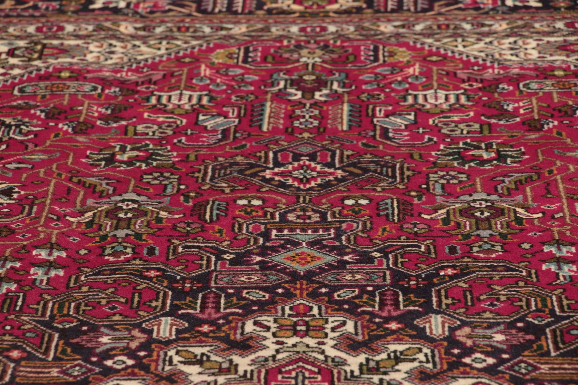 Hand-Knotted Tabriz Persian Rug, 200 × 300 cm - Image 6