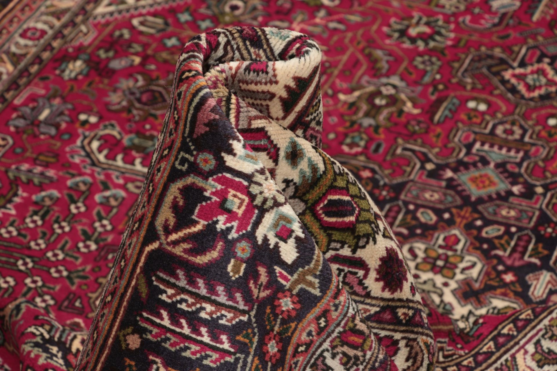 Hand-Knotted Tabriz Persian Rug, 200 × 300 cm - Image 10