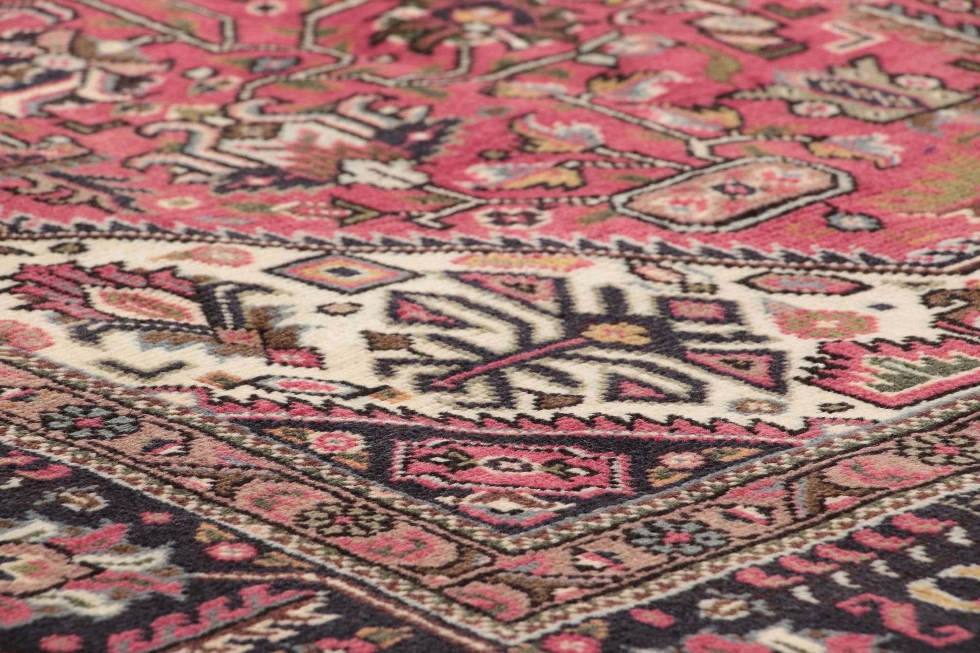 Hand-Knotted Tabriz Persian Rug, 200 × 285 cm - Image 5
