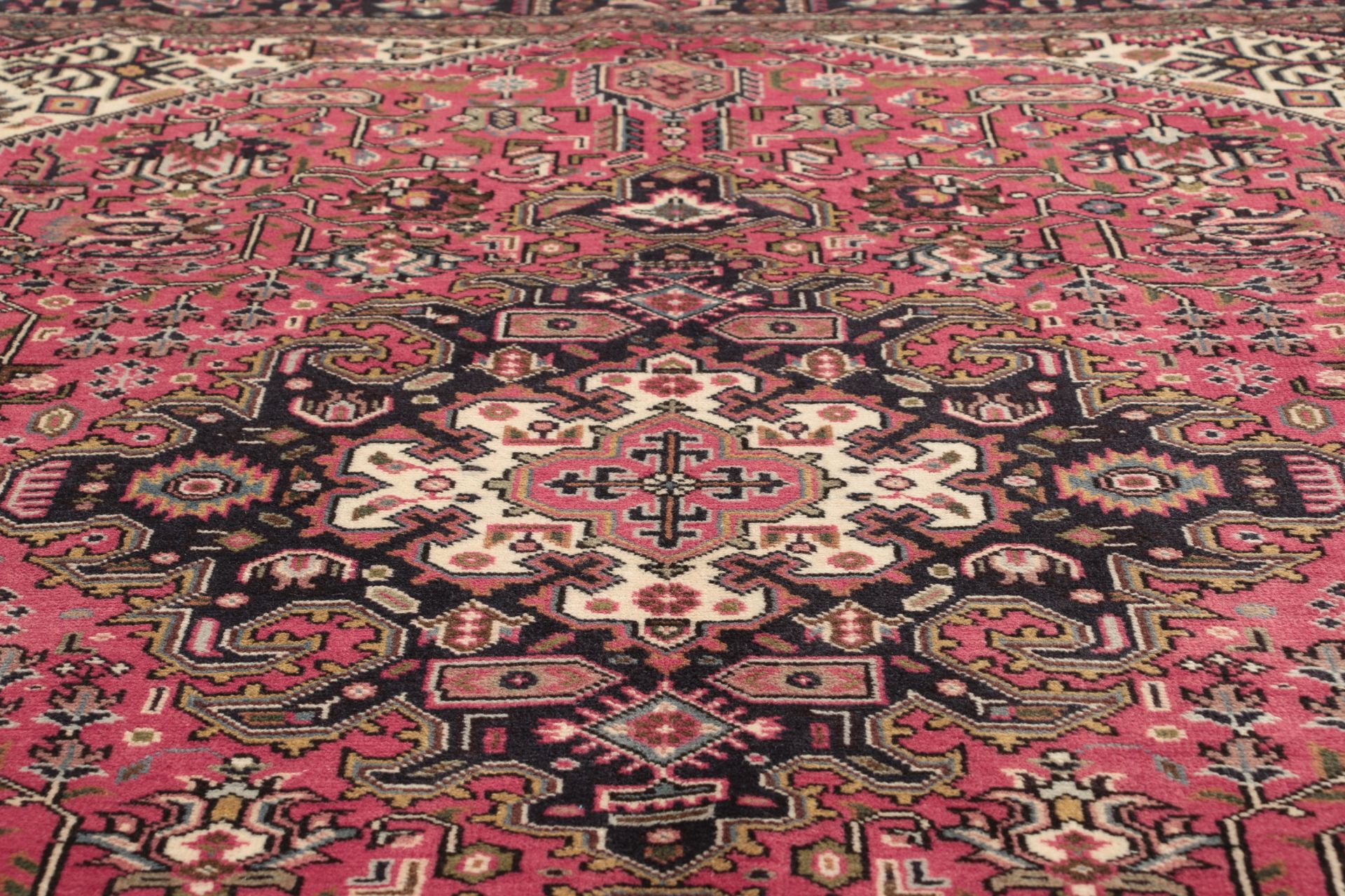Hand-Knotted Tabriz Persian Rug, 200 × 285 cm - Image 6