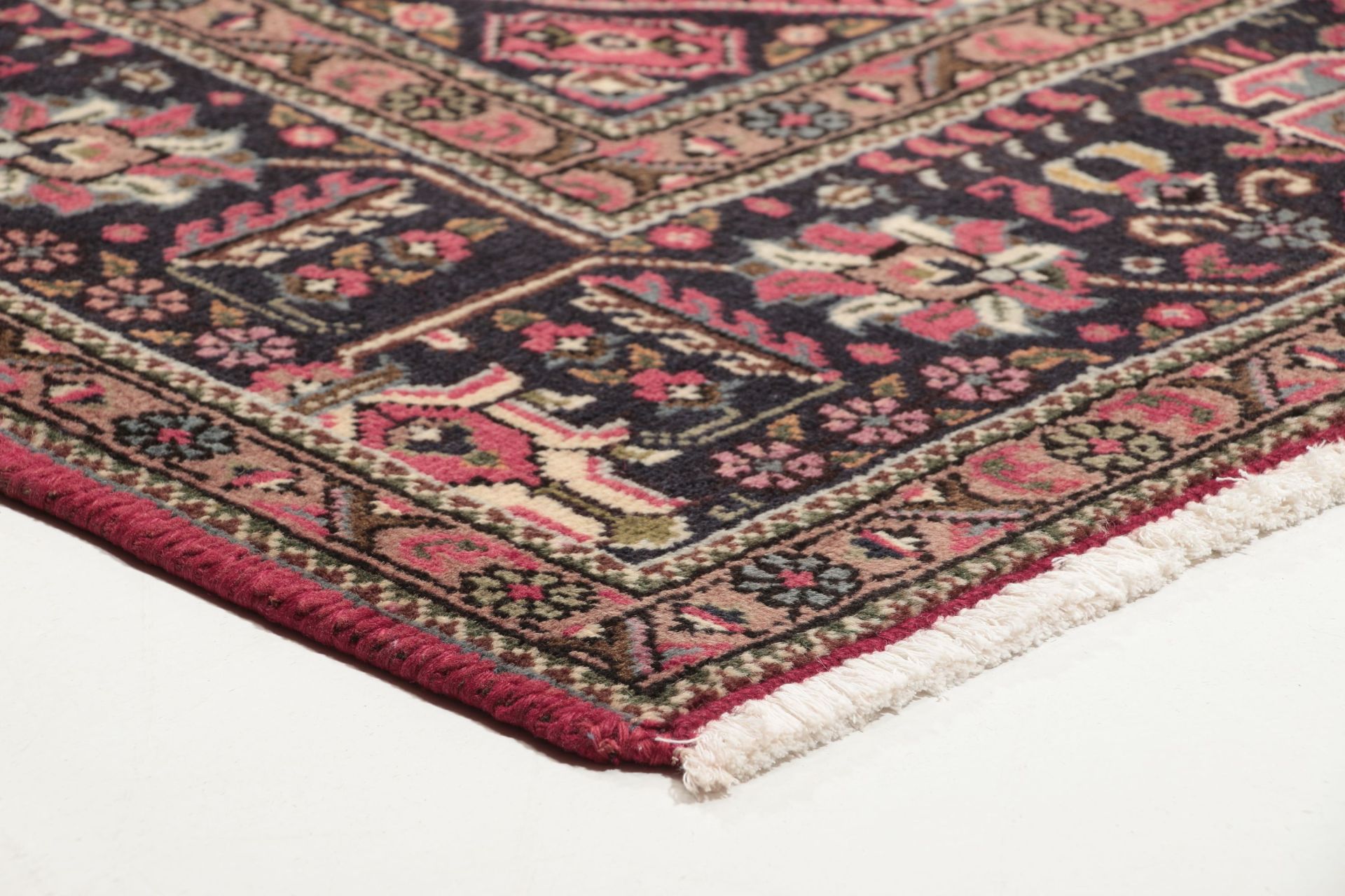 Hand-Knotted Tabriz Persian Rug, 200 × 285 cm - Image 9