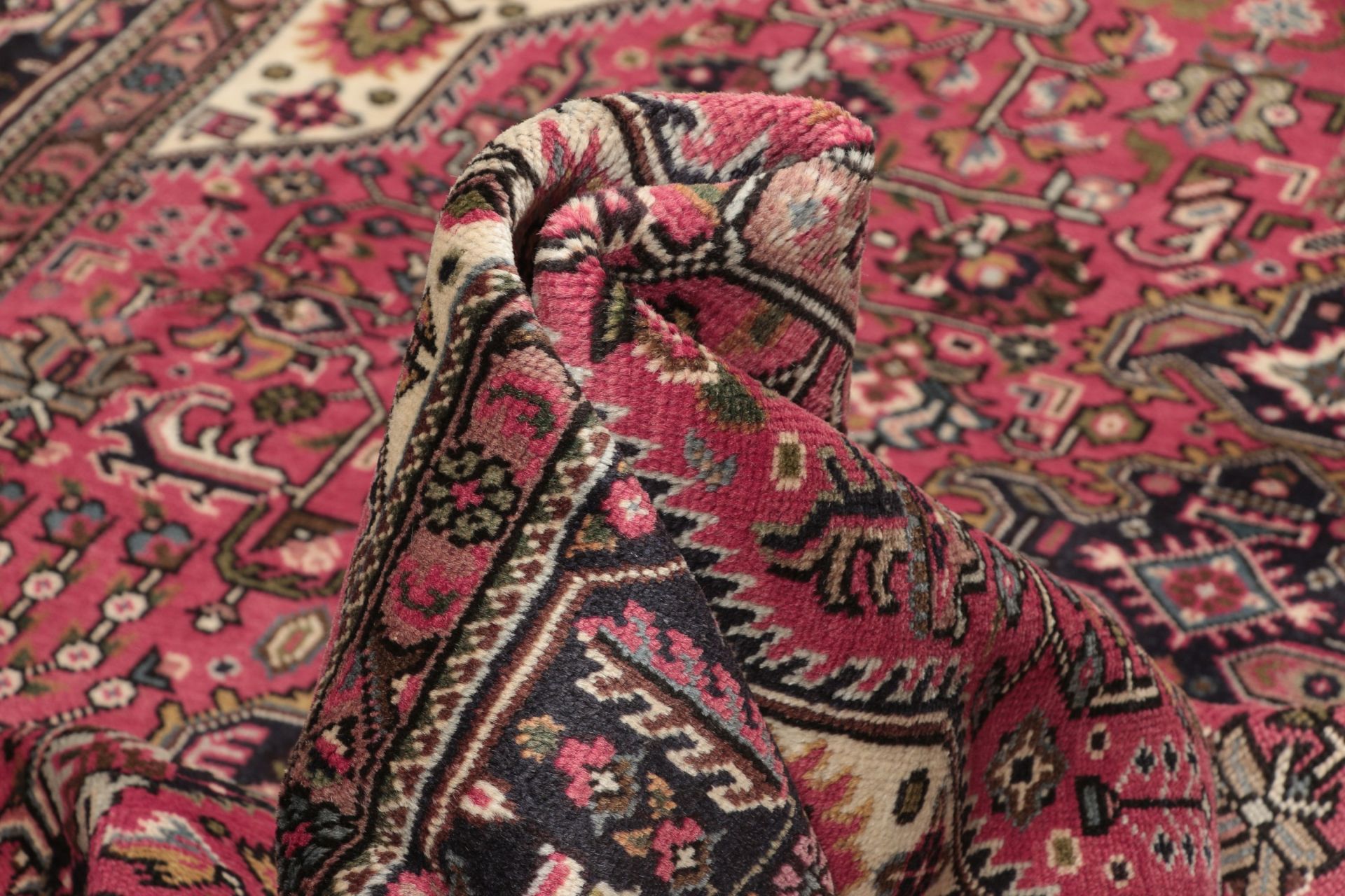Hand-Knotted Tabriz Persian Rug, 200 × 285 cm - Image 10