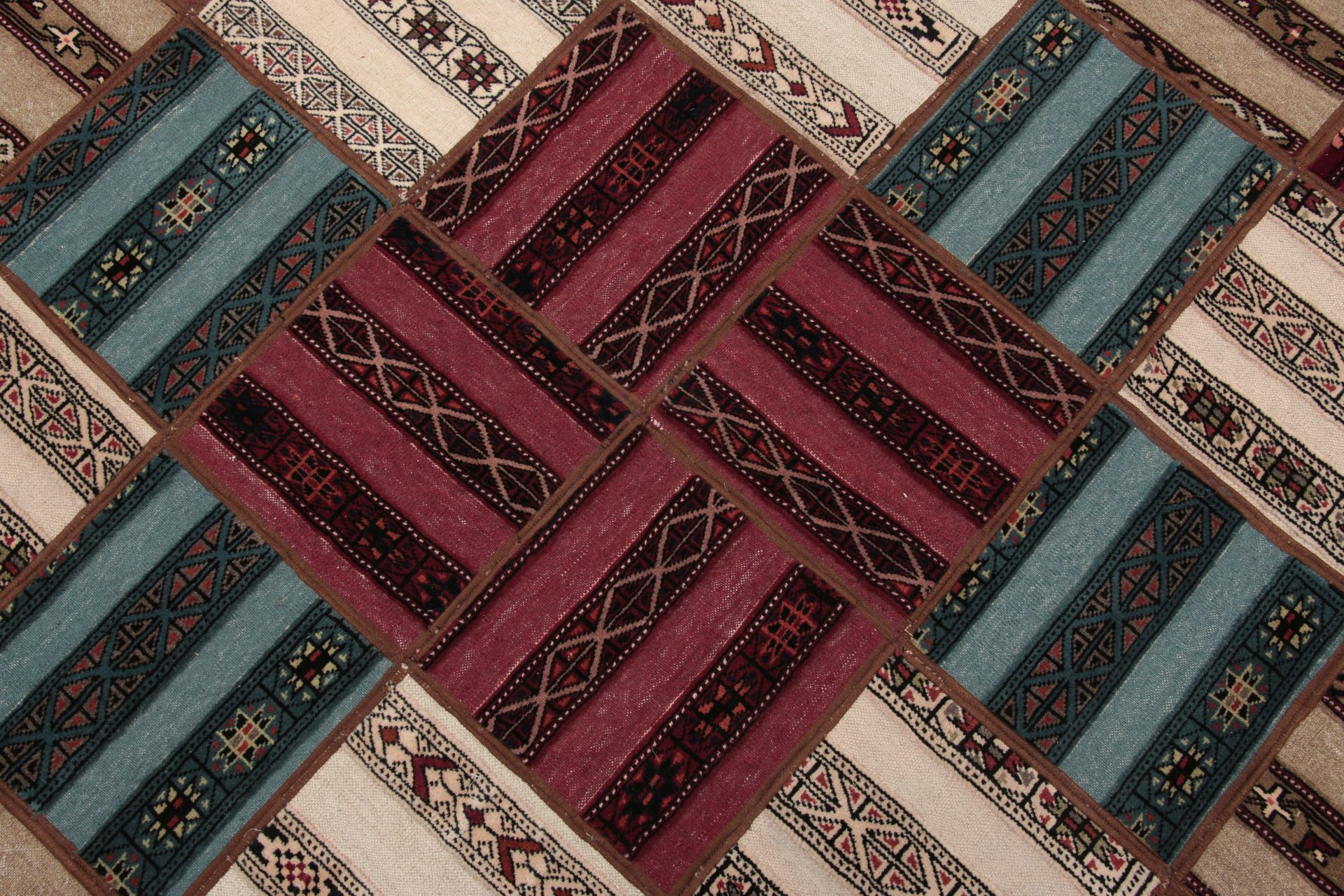 Persian Rug 207 × 293 cm in Wool, hand-woven - Image 3