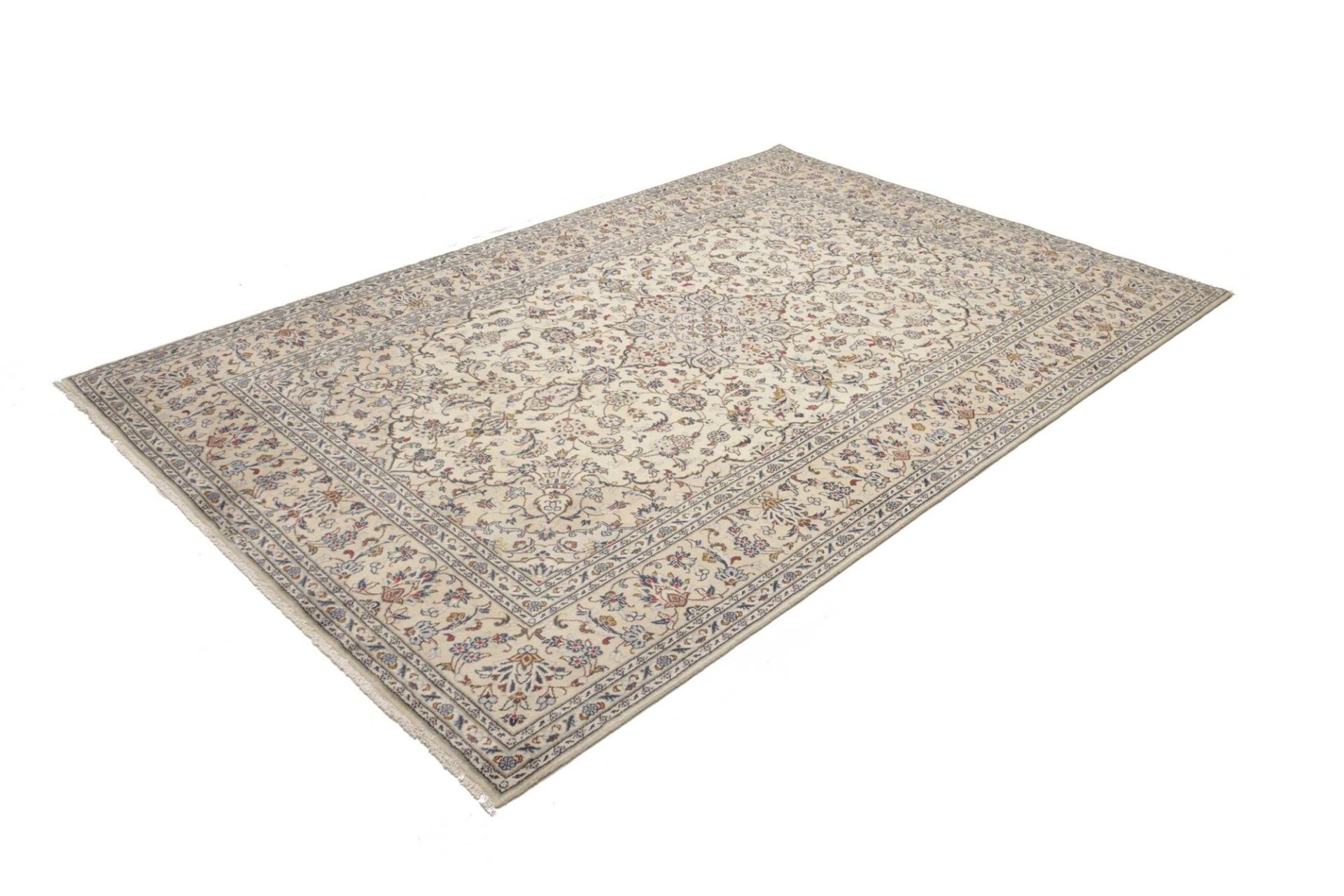 Alternative view of Kashan Persian Rug 195 × 299 cm in Wool, hand-knotted