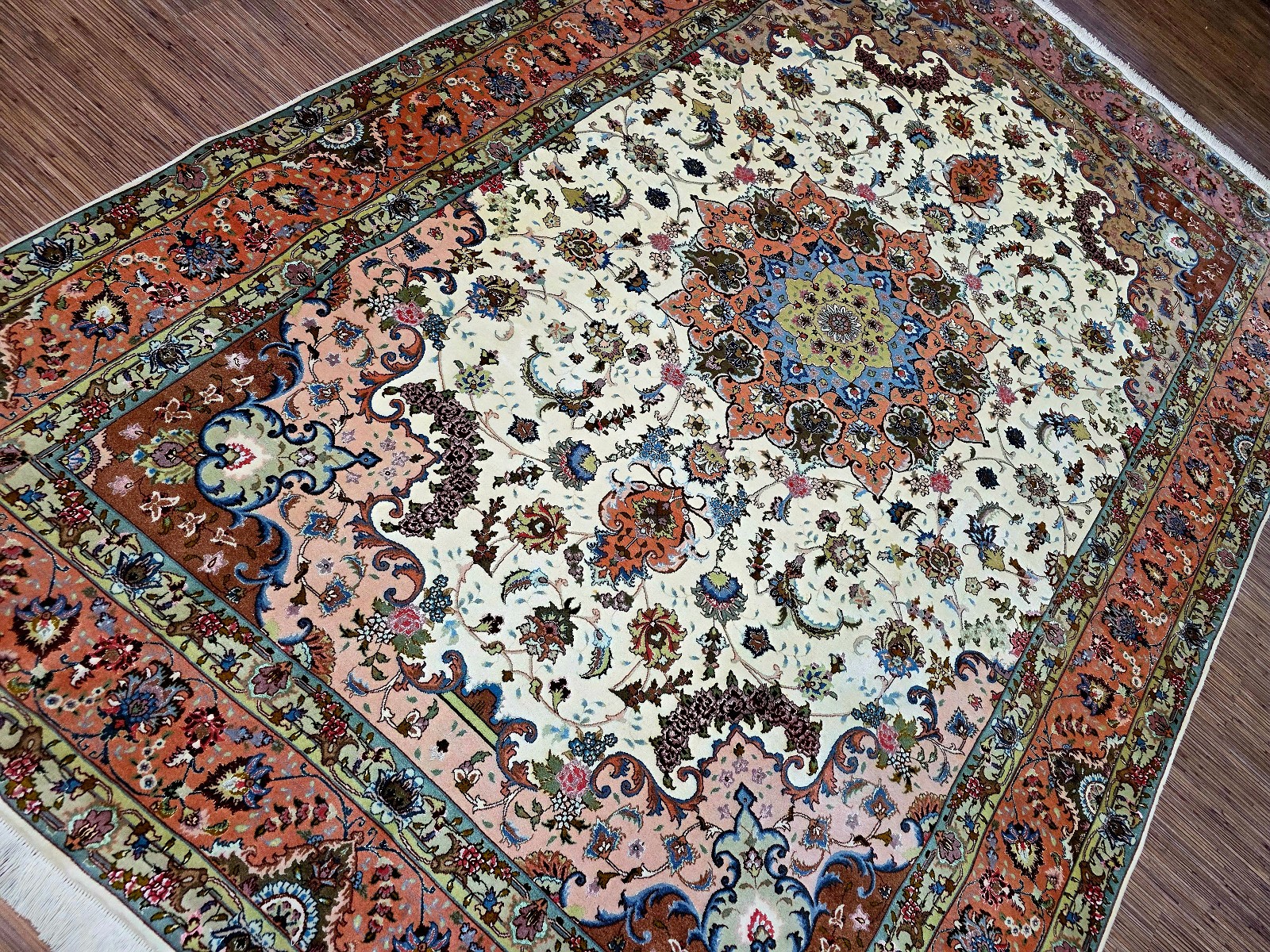 Alternative view of Tabriz Persian Rug 302 × 204 cm in Wool, hand-knotted
