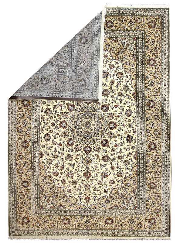Alternative view of Kashan Persian Rug 318 × 242 cm in Wool, hand-knotted