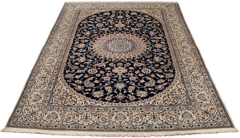 Alternative view of Nain Persian Rug 206 × 312 cm in Wool & Silk, hand-knotted