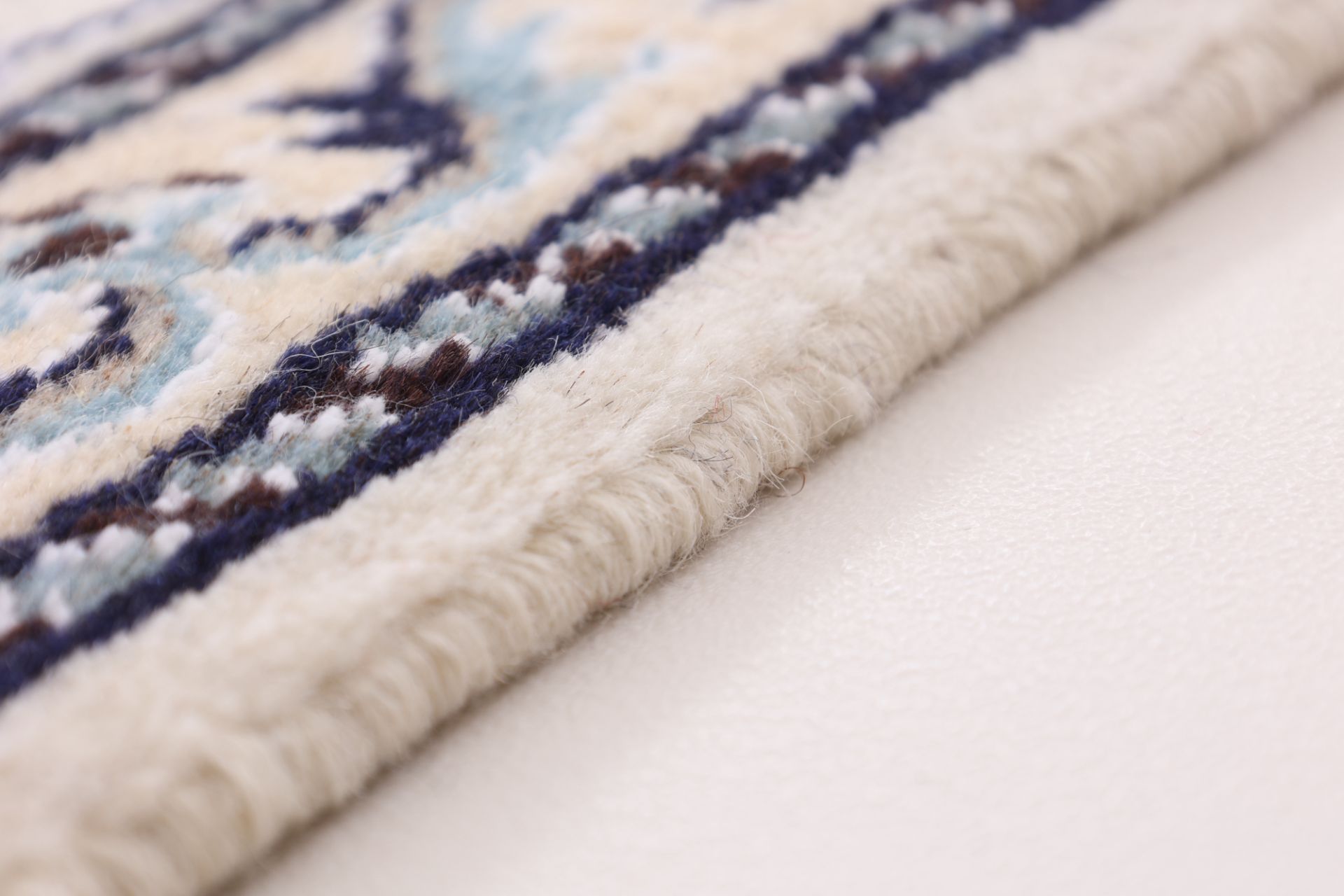 Hand-Knotted Nain Persian Rug, 168 × 238 cm, Wool & Silk - Image 6