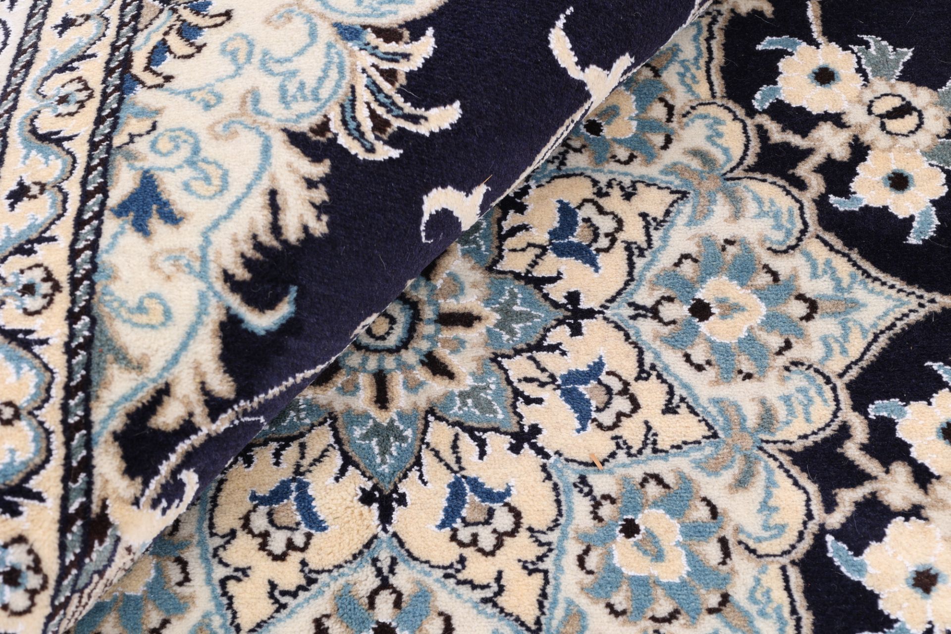Hand-Knotted Nain Persian Rug, 168 × 238 cm, Wool & Silk - Image 8