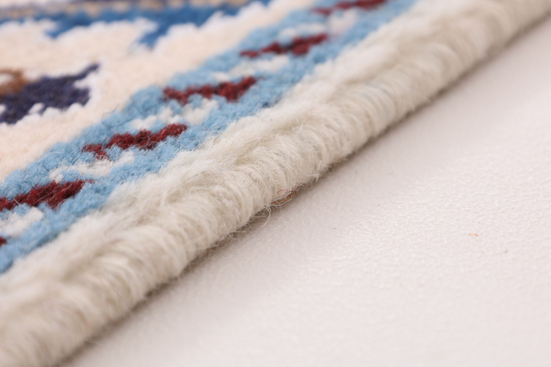 Wool & Silk Nain Persian Rug 167 × 243 cm, hand-knotted - Image 6